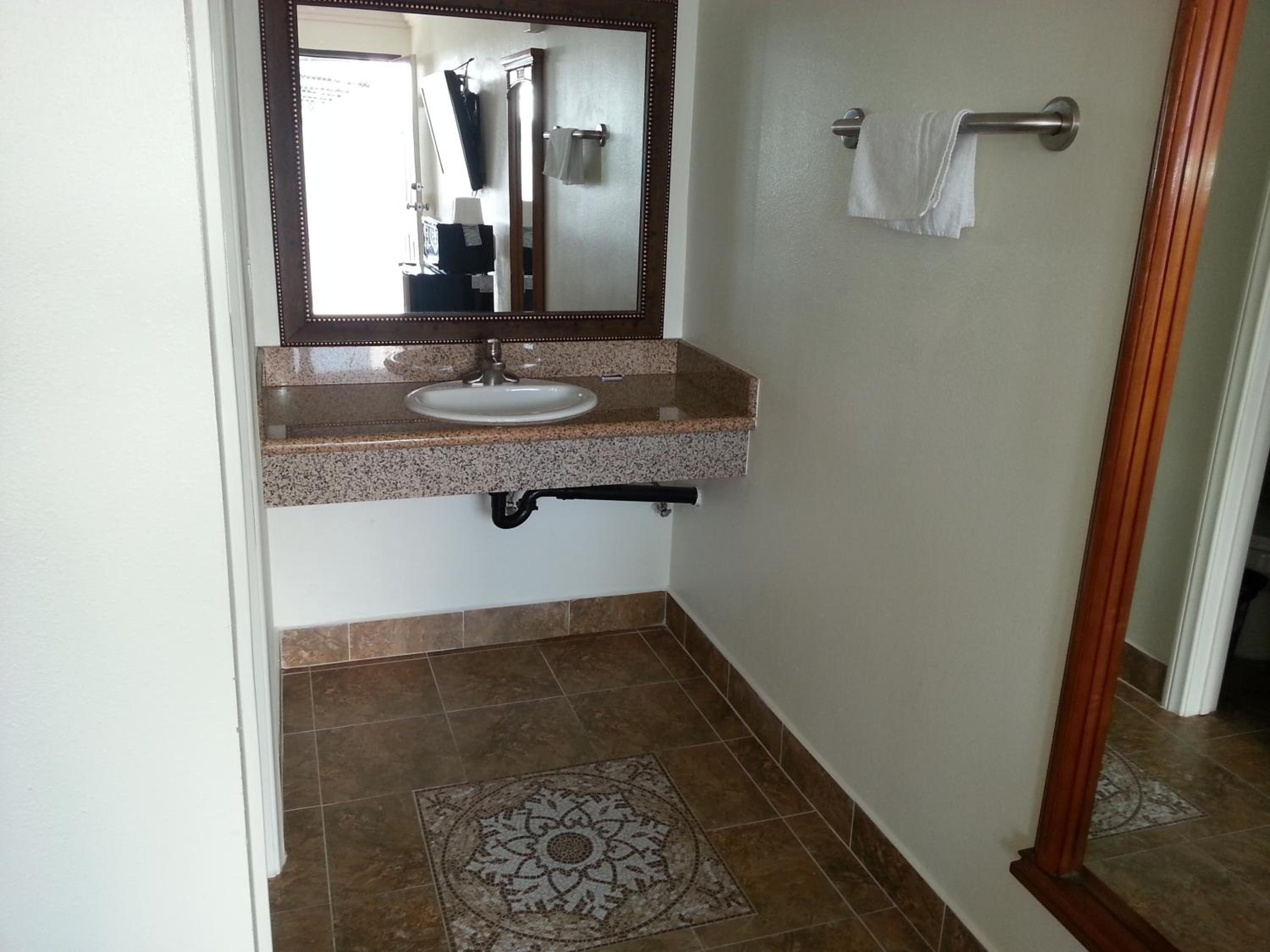 Double Room with Two Double Beds - Photo 9