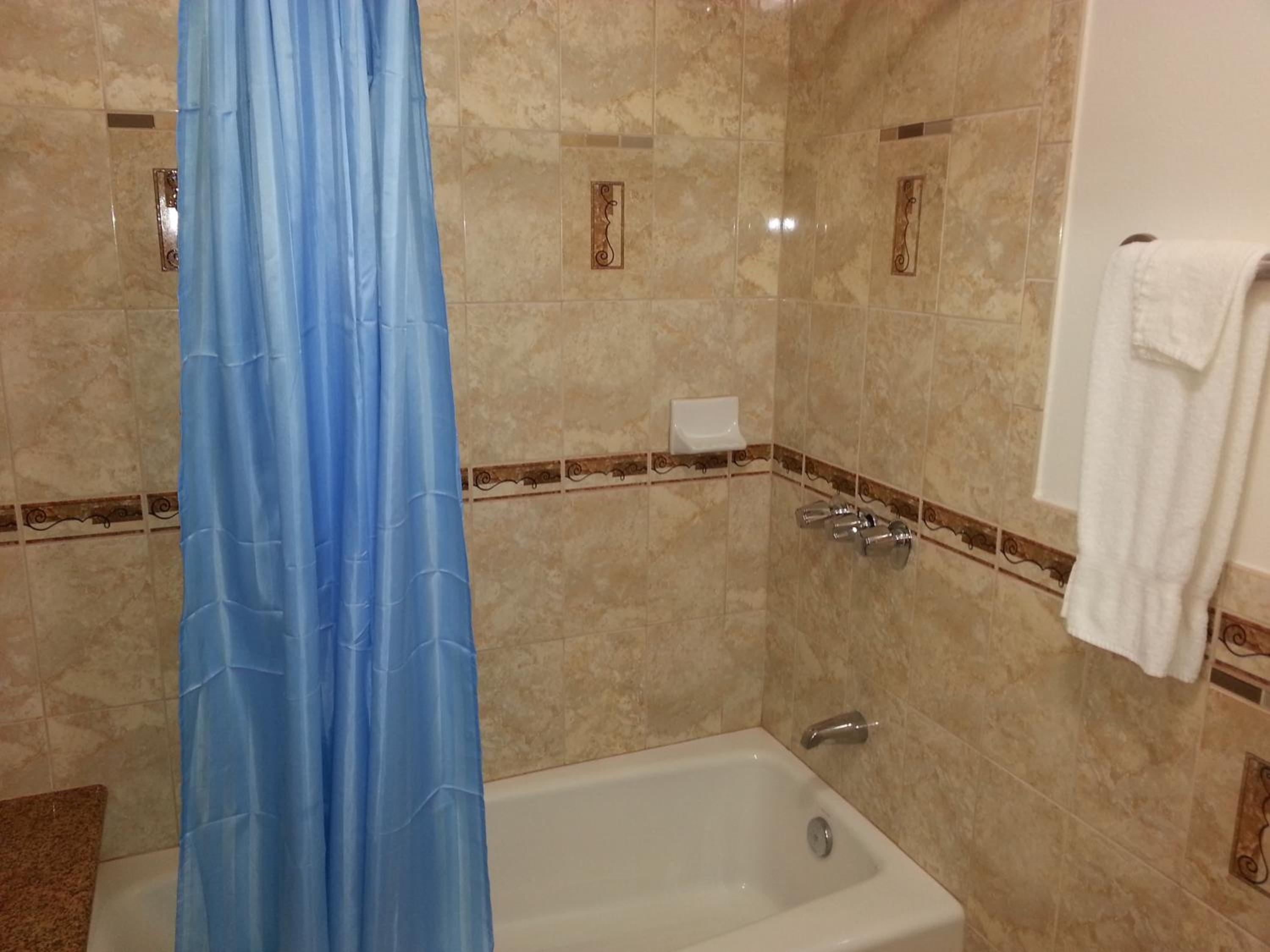 Deluxe King Room - Photo 16