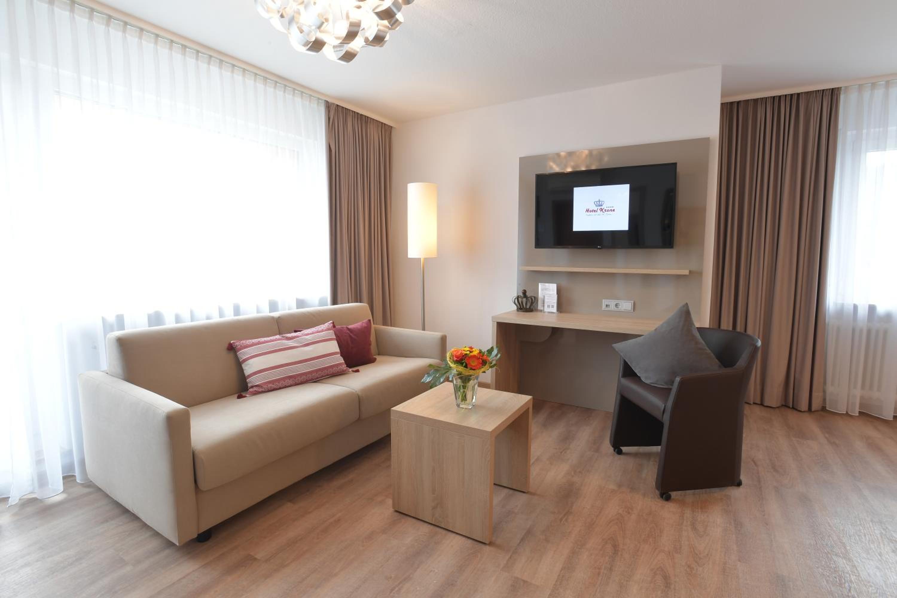 Deluxe Double Room with Balcony - Photo 5