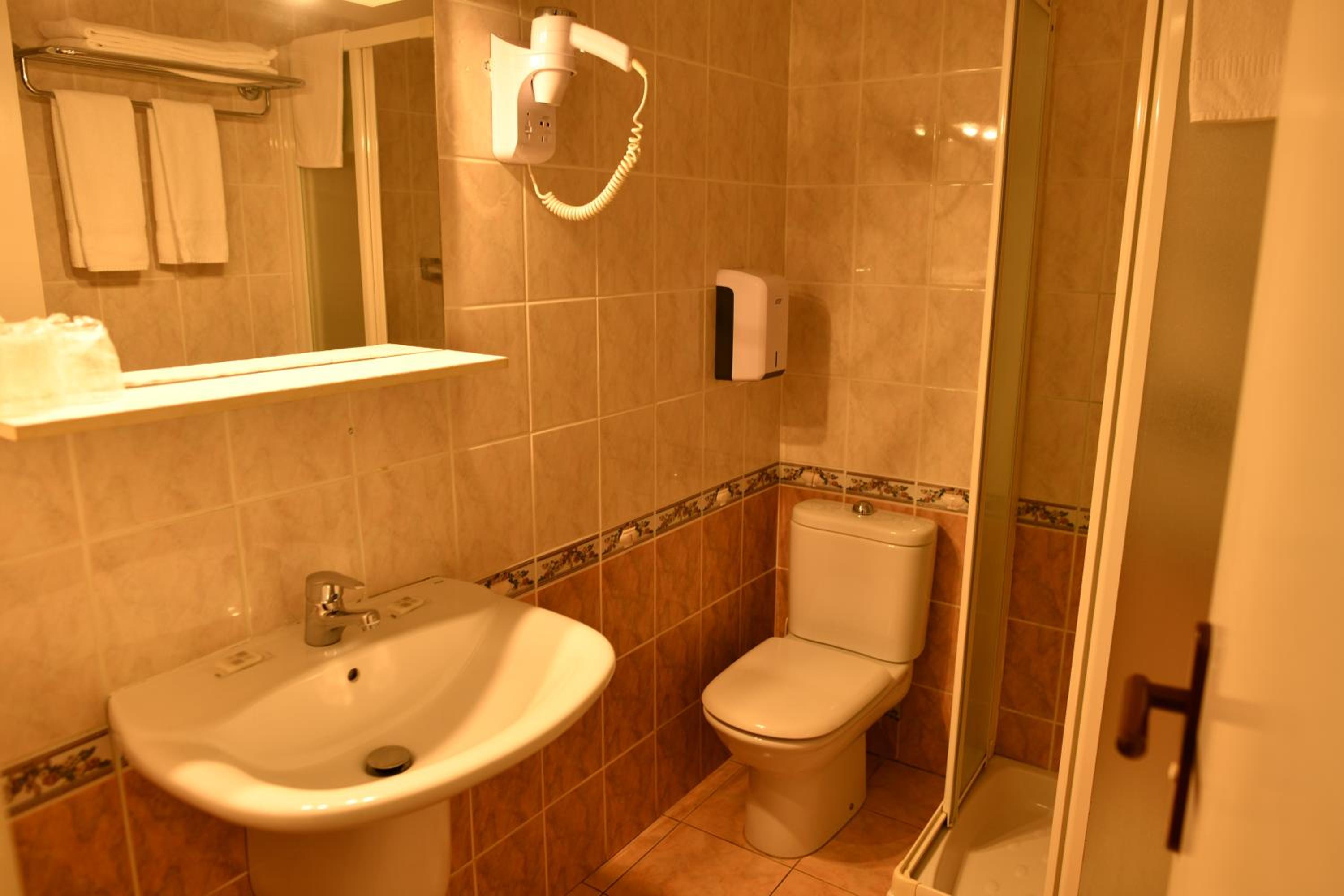 Double Room - Photo 3