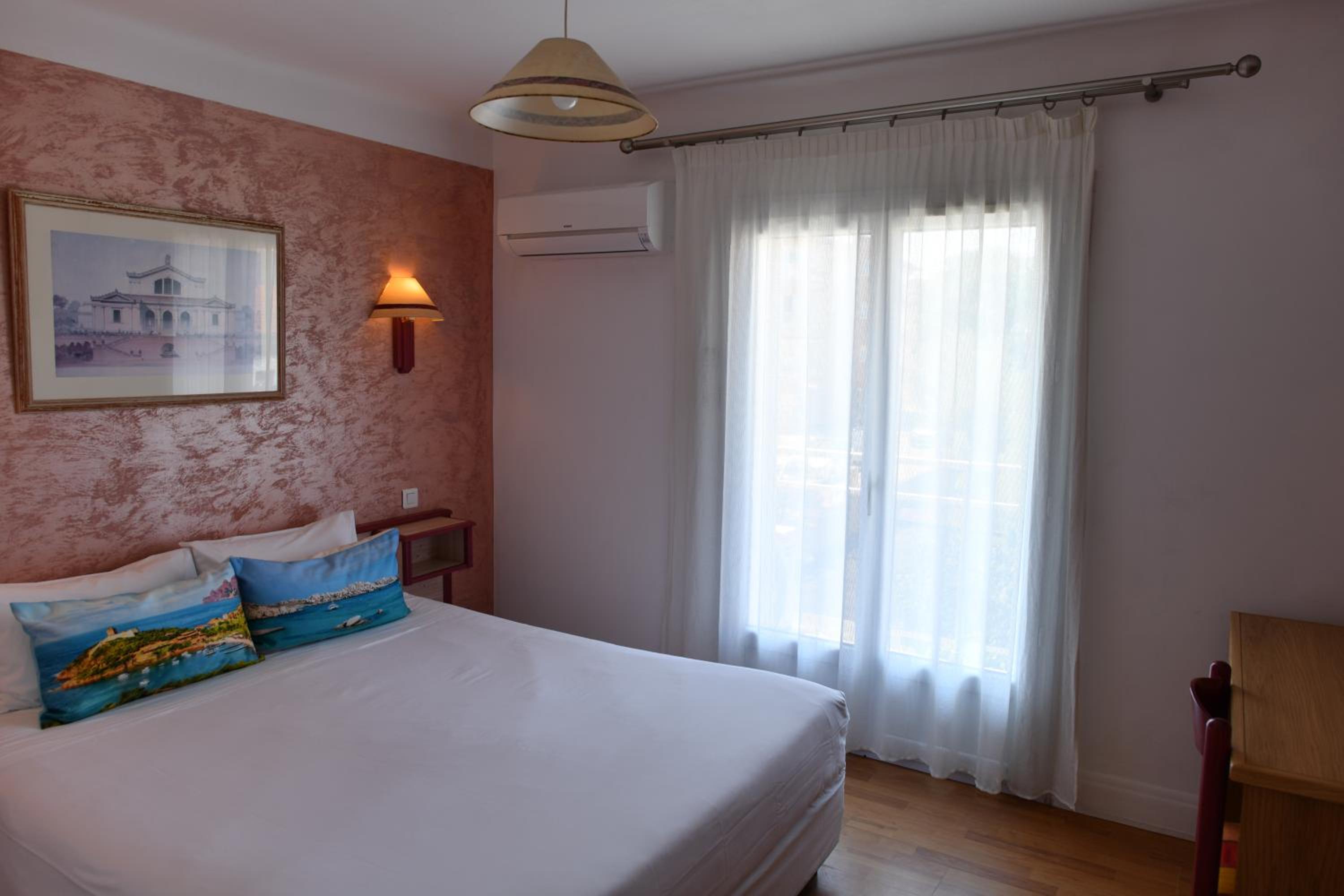 Double Room - Photo 8