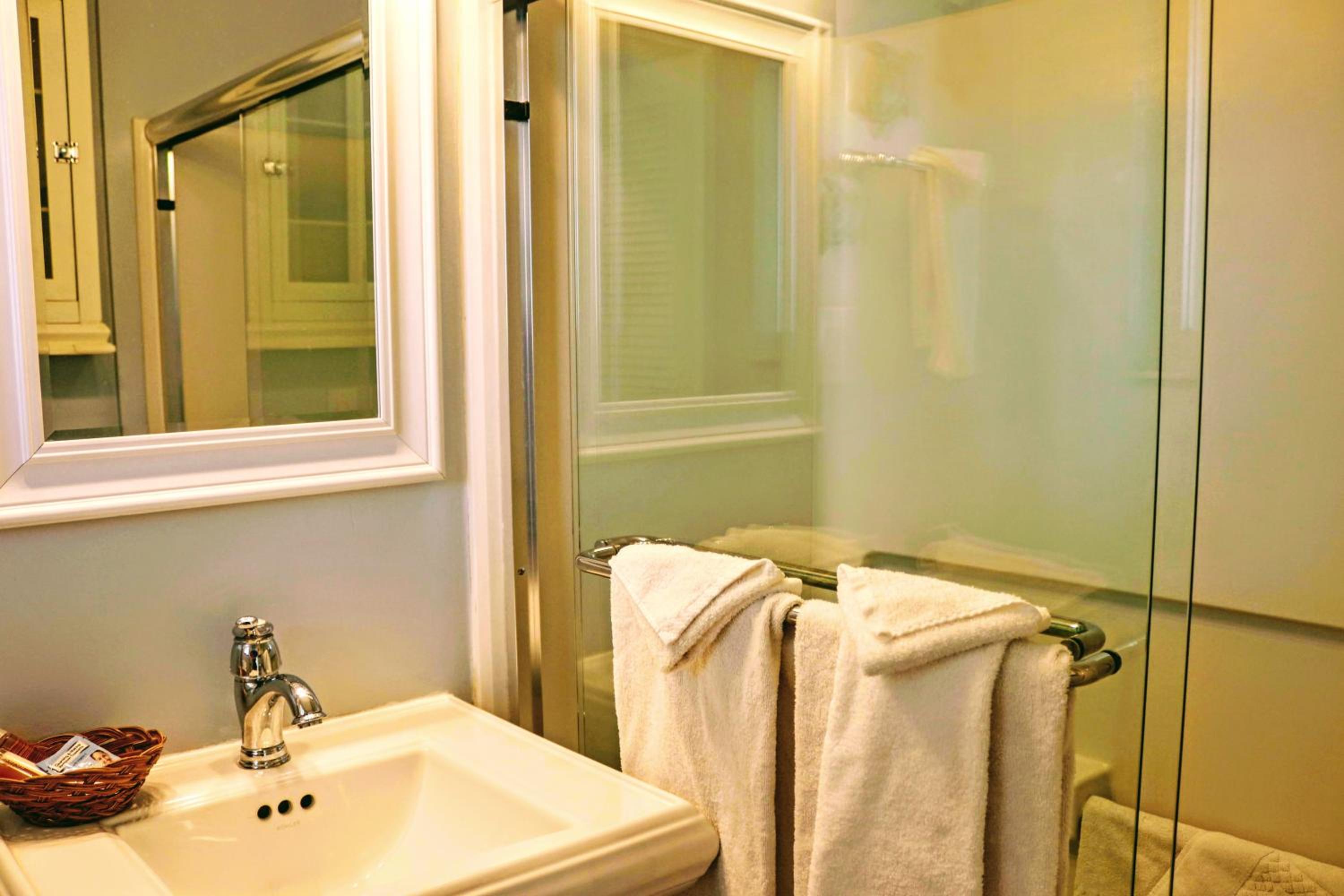 Floridian Two-Bedroom - Photo 8
