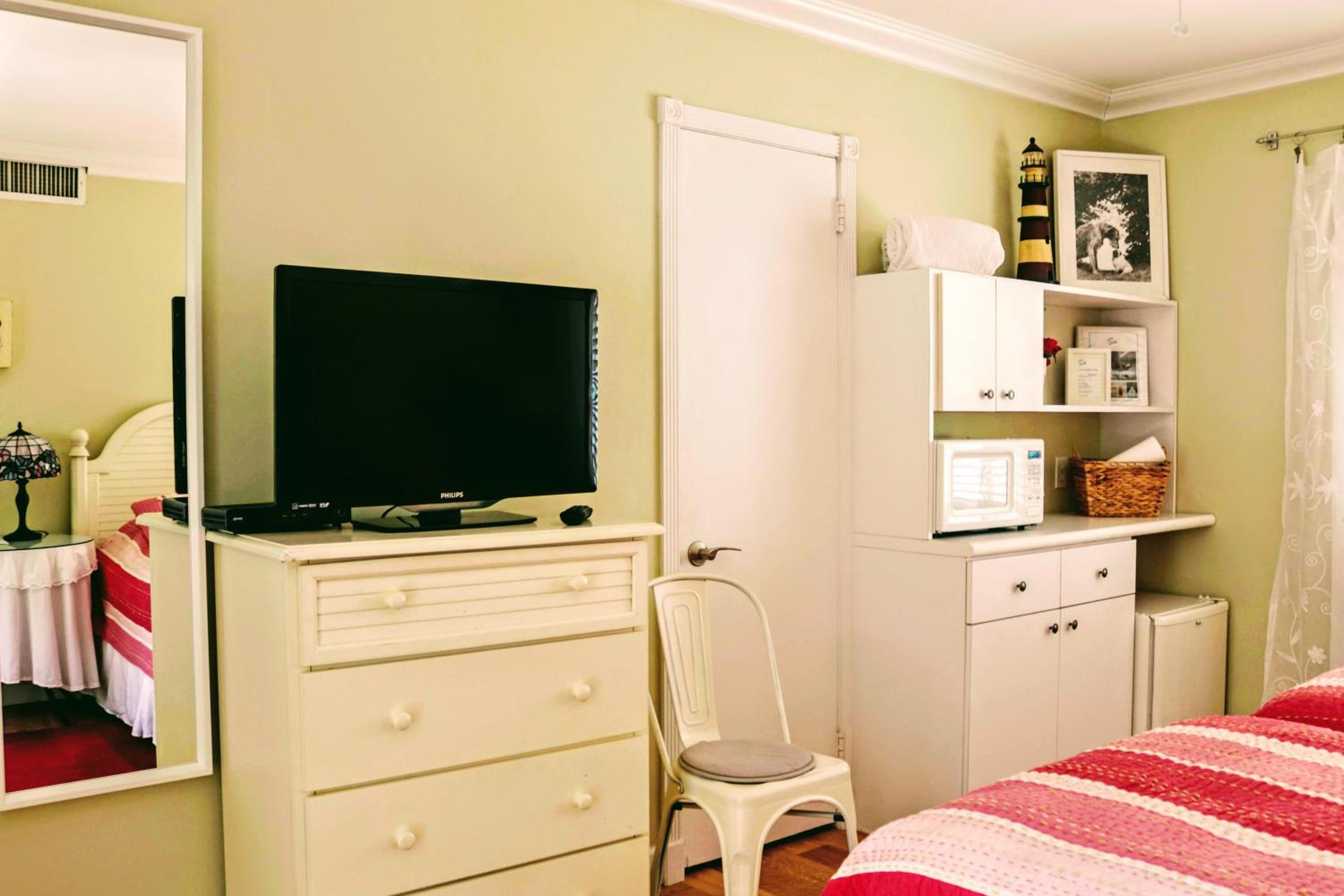 Floridian Two-Bedroom - Photo 10