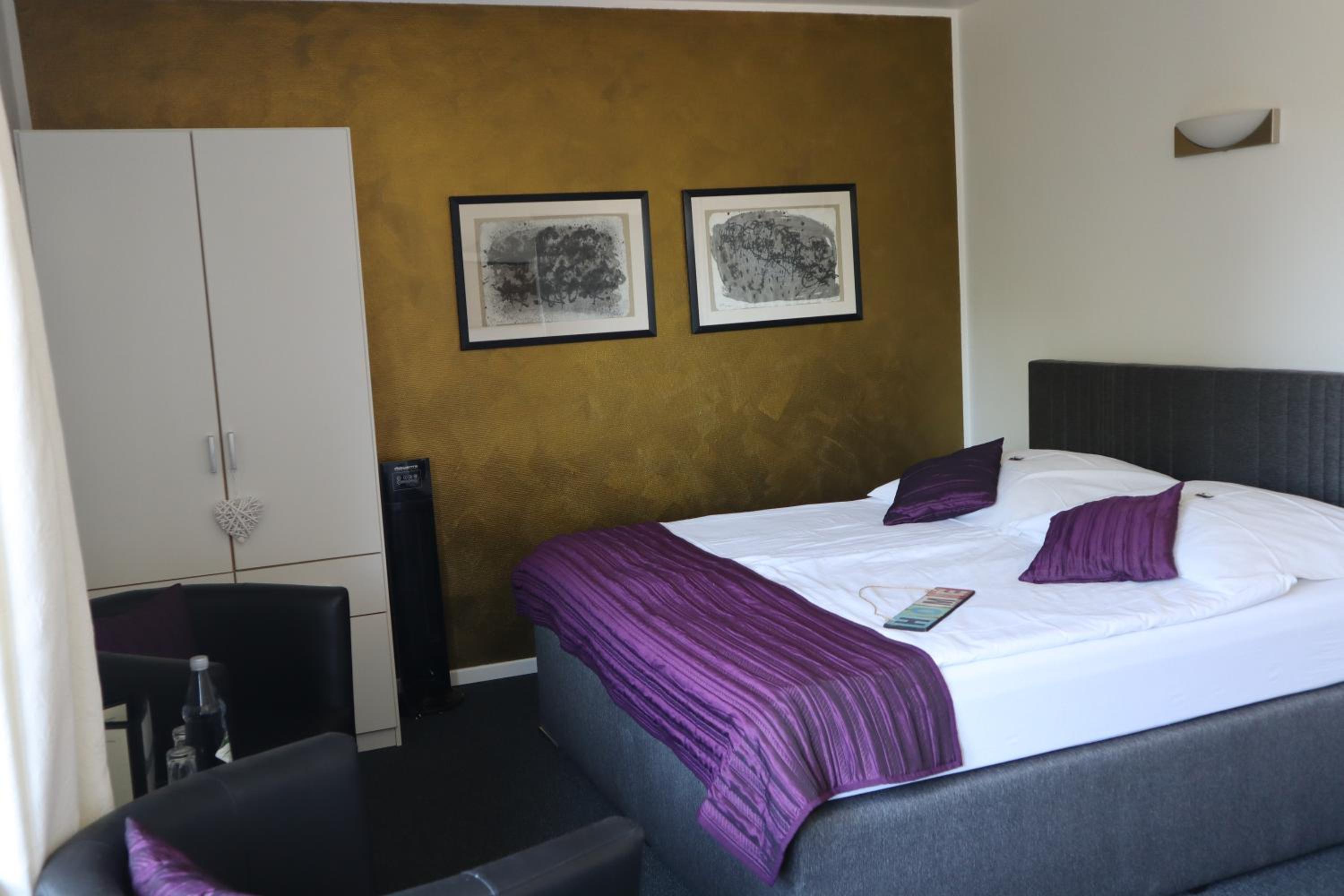 Deluxe Double Room (2 Adults + 1 Child)