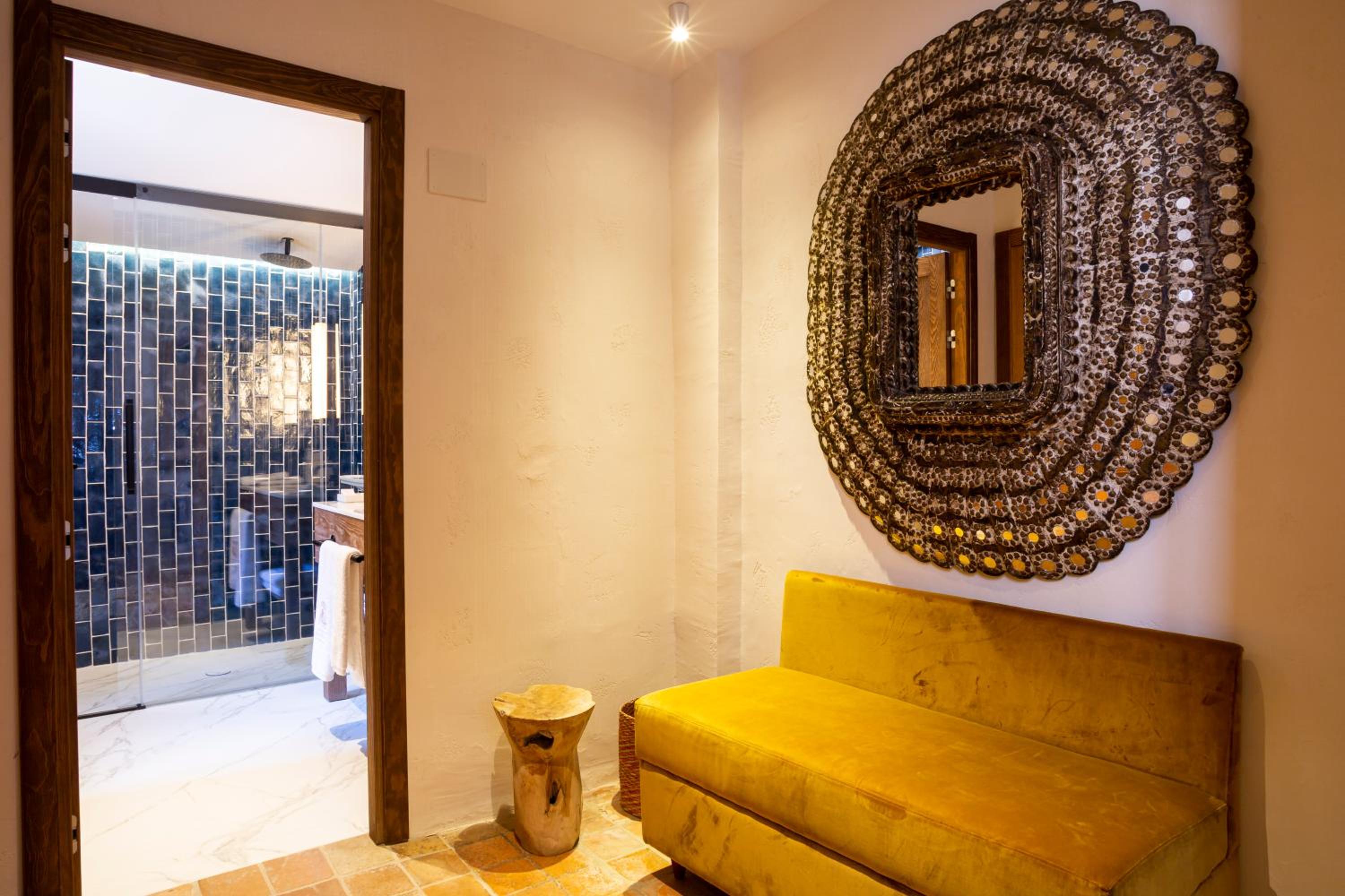 Deluxe Family Room - Photo 9