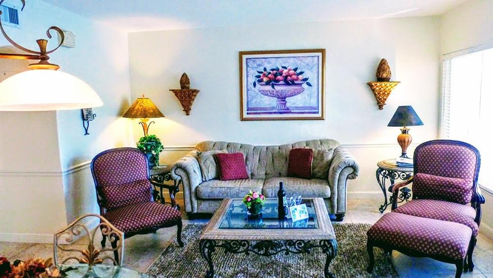 Italian One-Bedroom - Photo 8