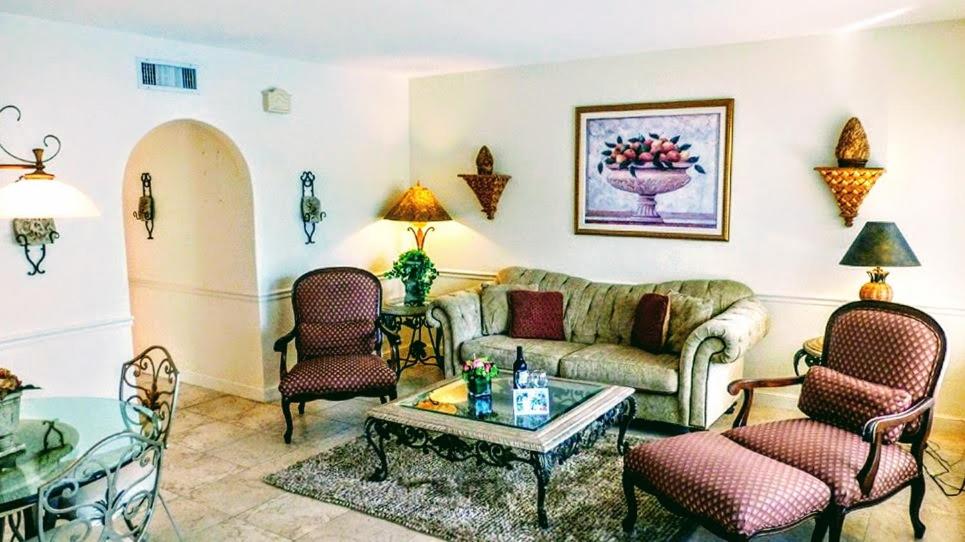 Italian One-Bedroom - Photo 1