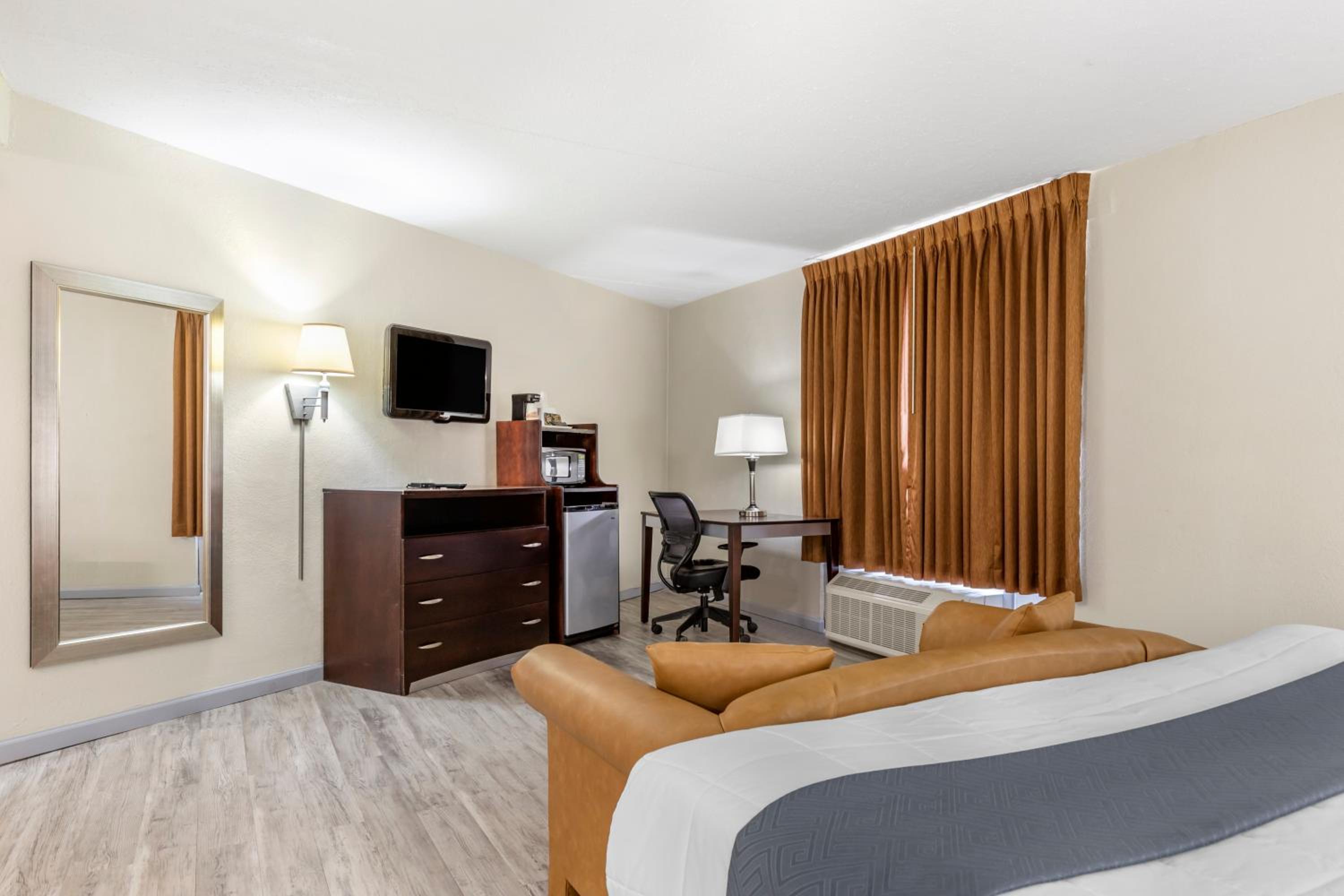 King Room with Pool View photo 2