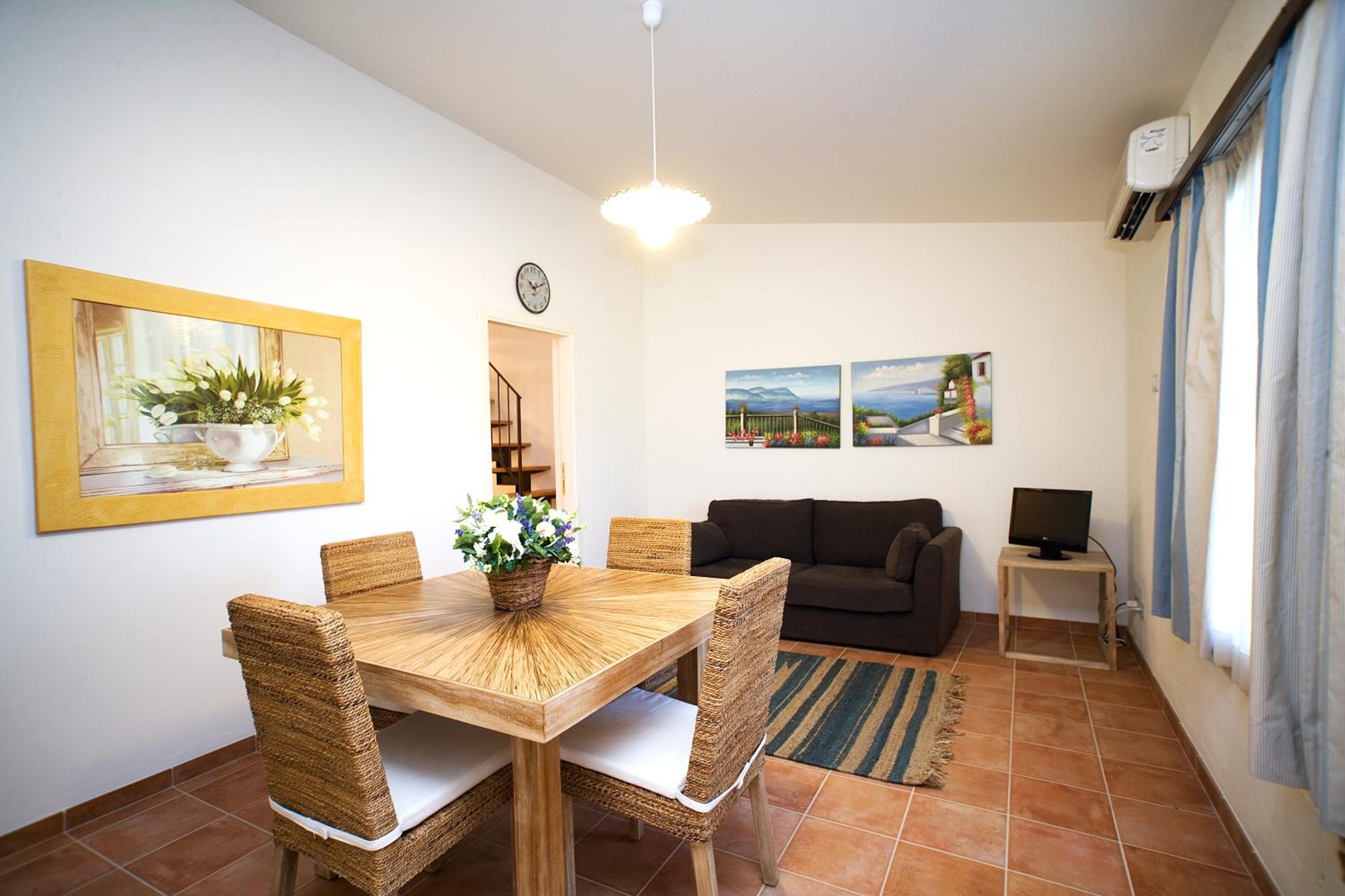 Family Room With Kitchenette photo 2