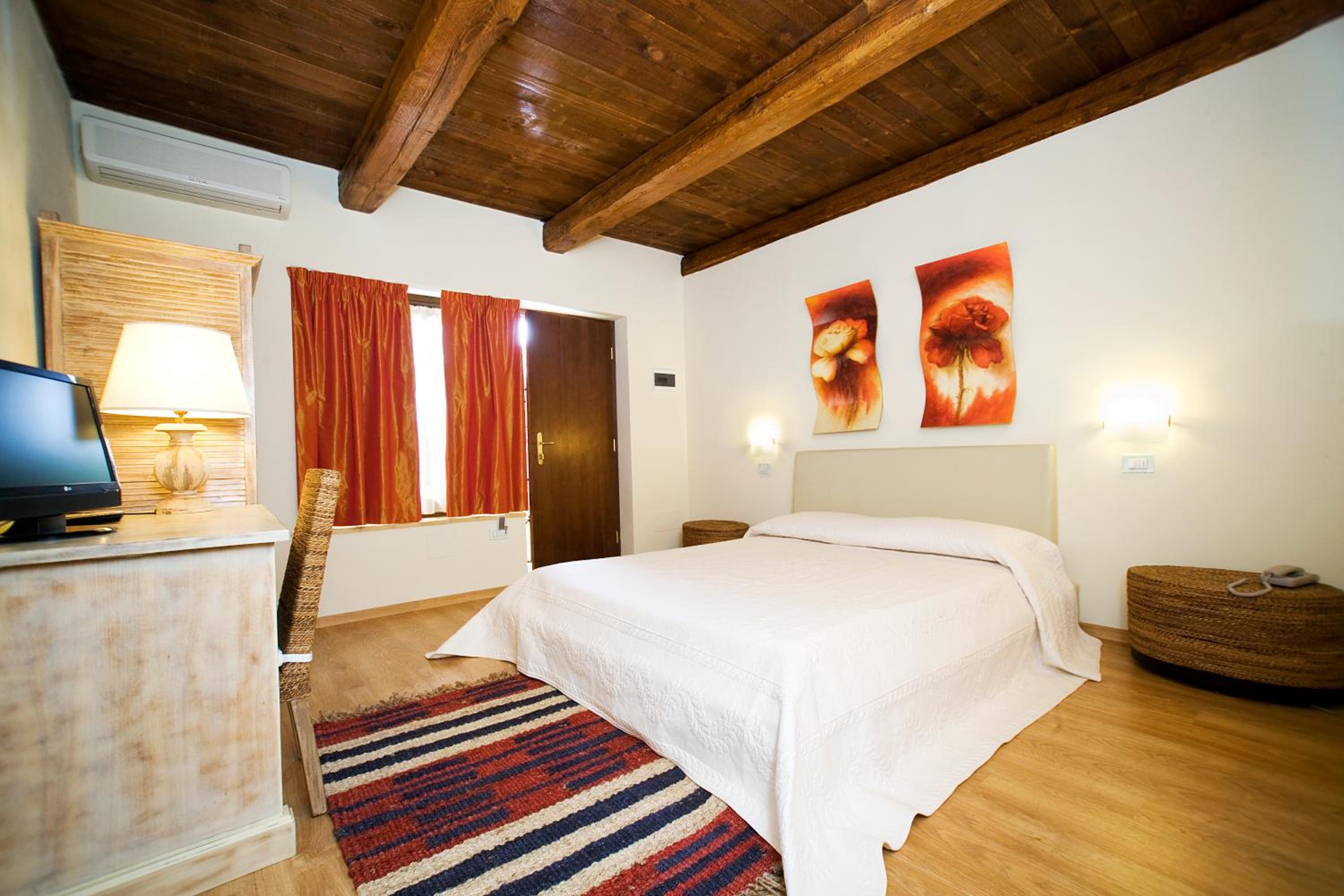Economy Double Room photo 2