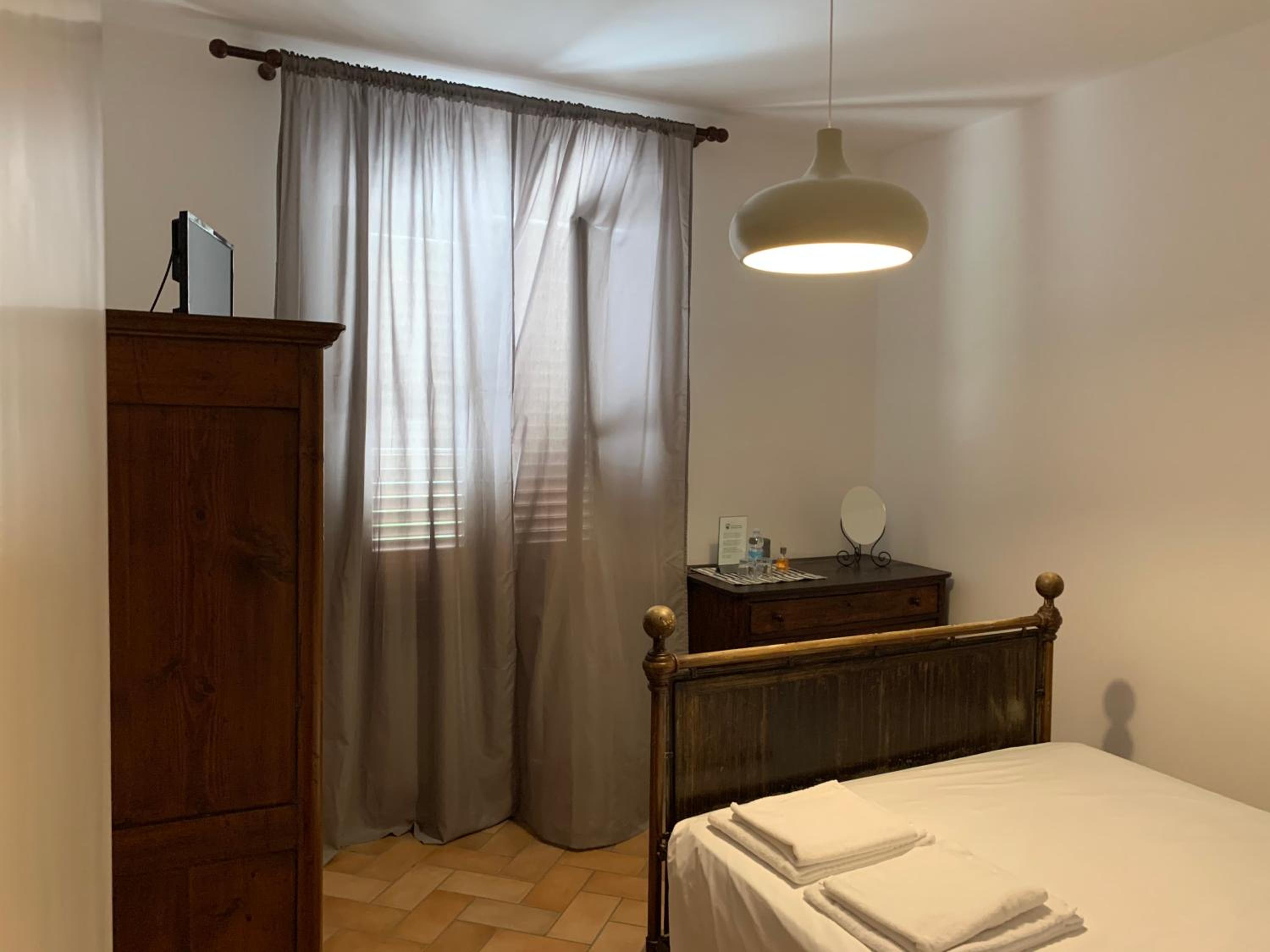 Queen Room photo 1