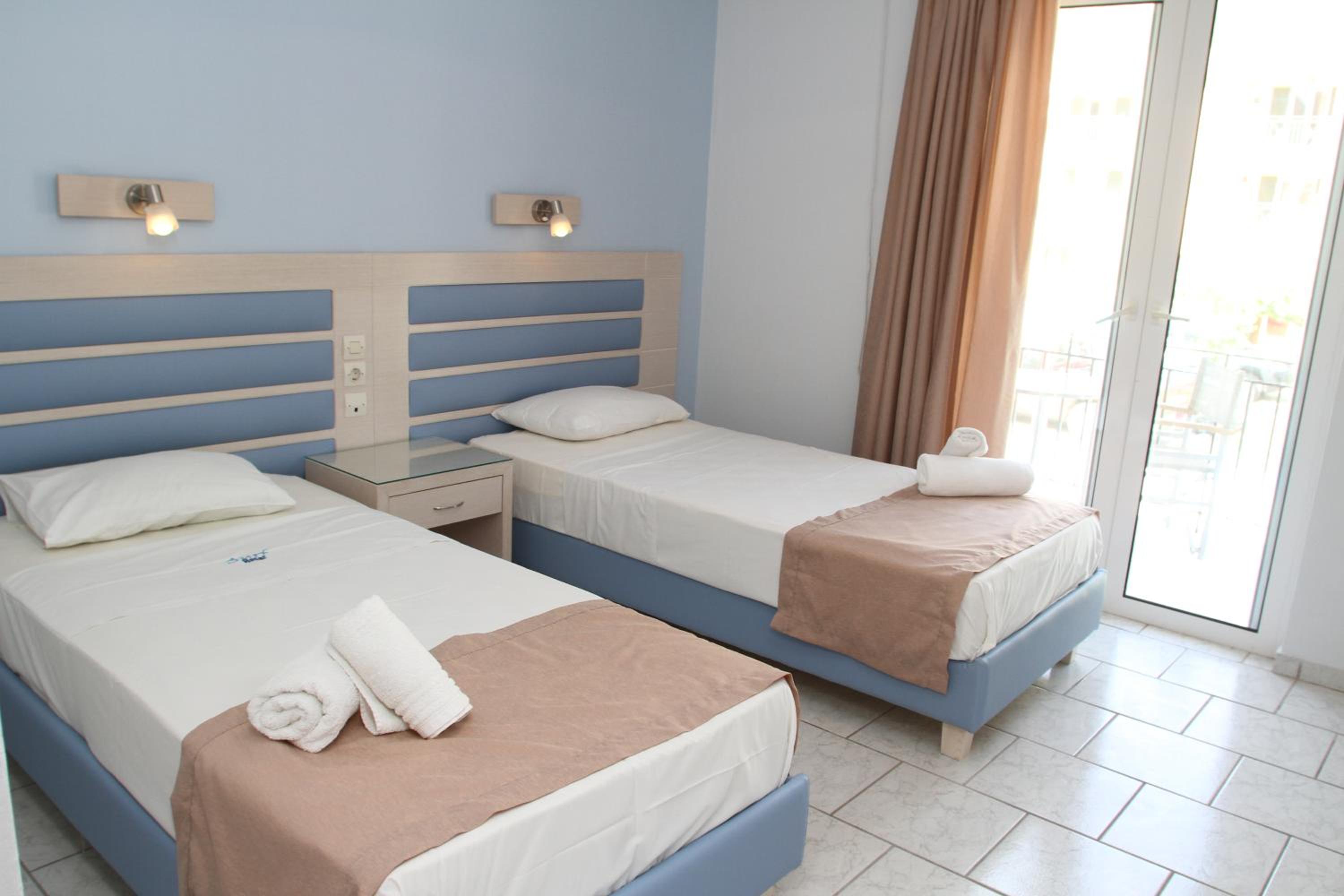 Double or Twin Room with Garden View - Photo 11