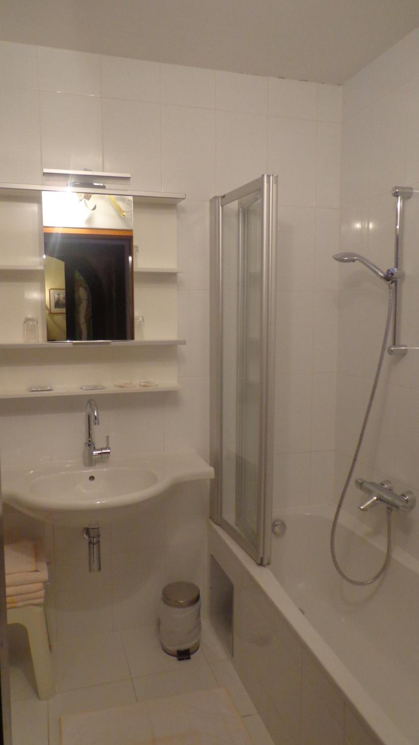 Double Room - Photo 4