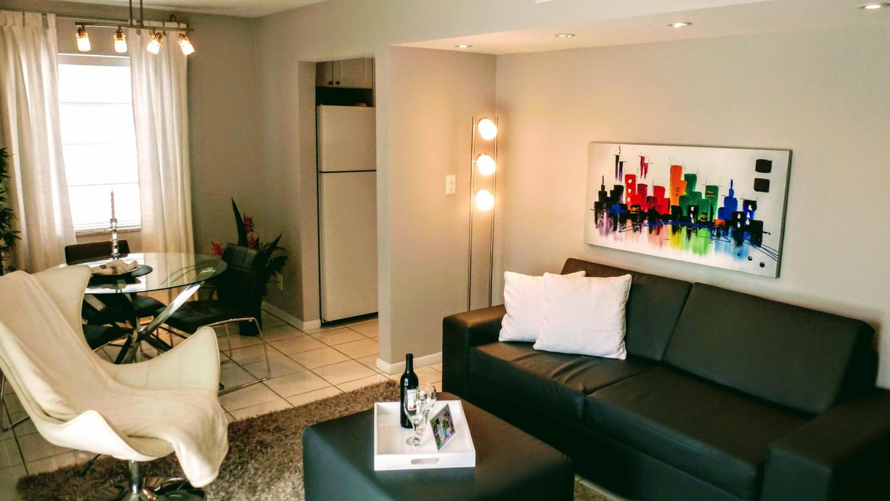 London One-Bedroom - Photo 3