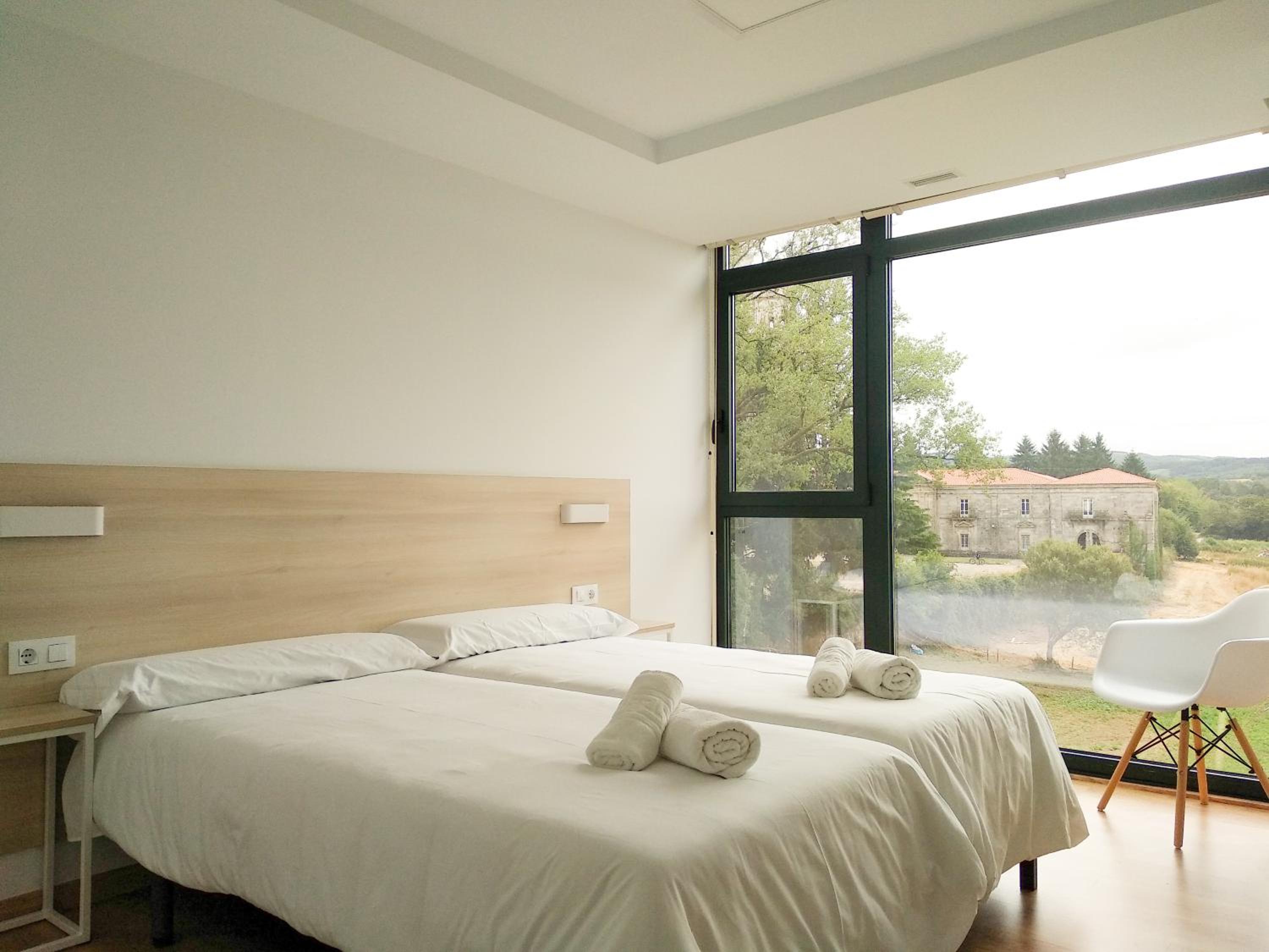 Twin Room with Private Bathroom - Photo 8