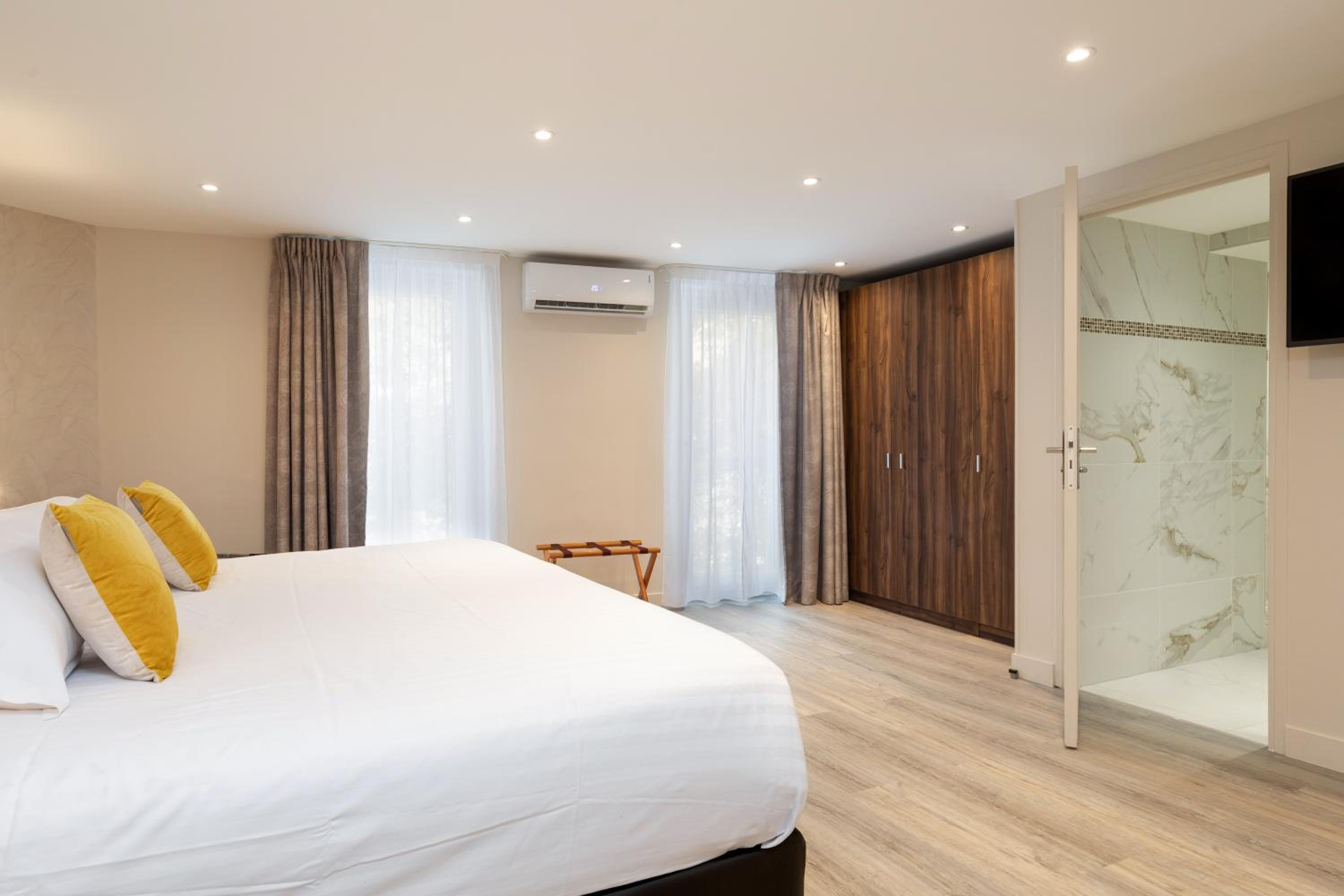 Deluxe Double Room - Photo 18