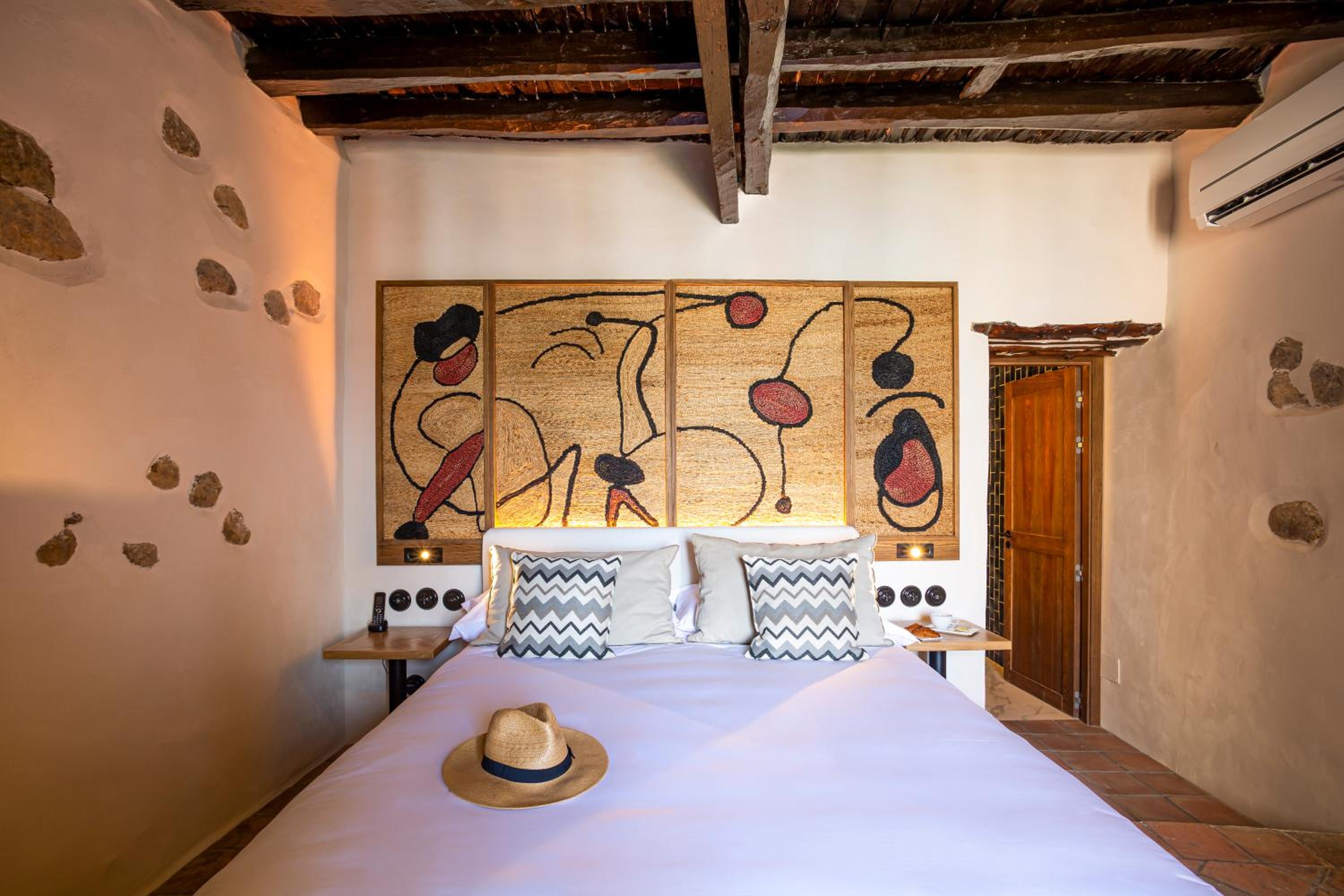 Deluxe Room - Photo 6
