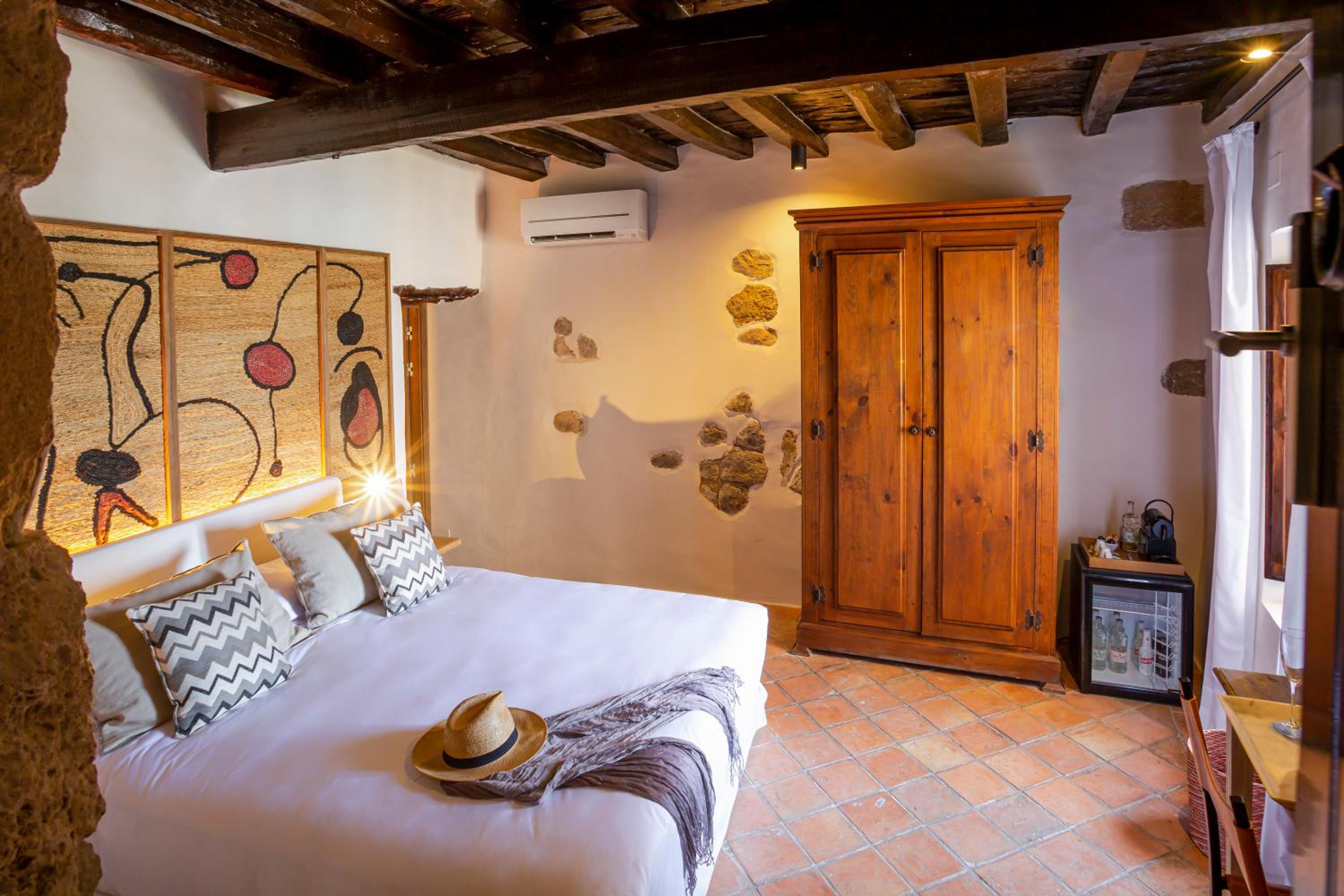 Deluxe Room - Photo 3