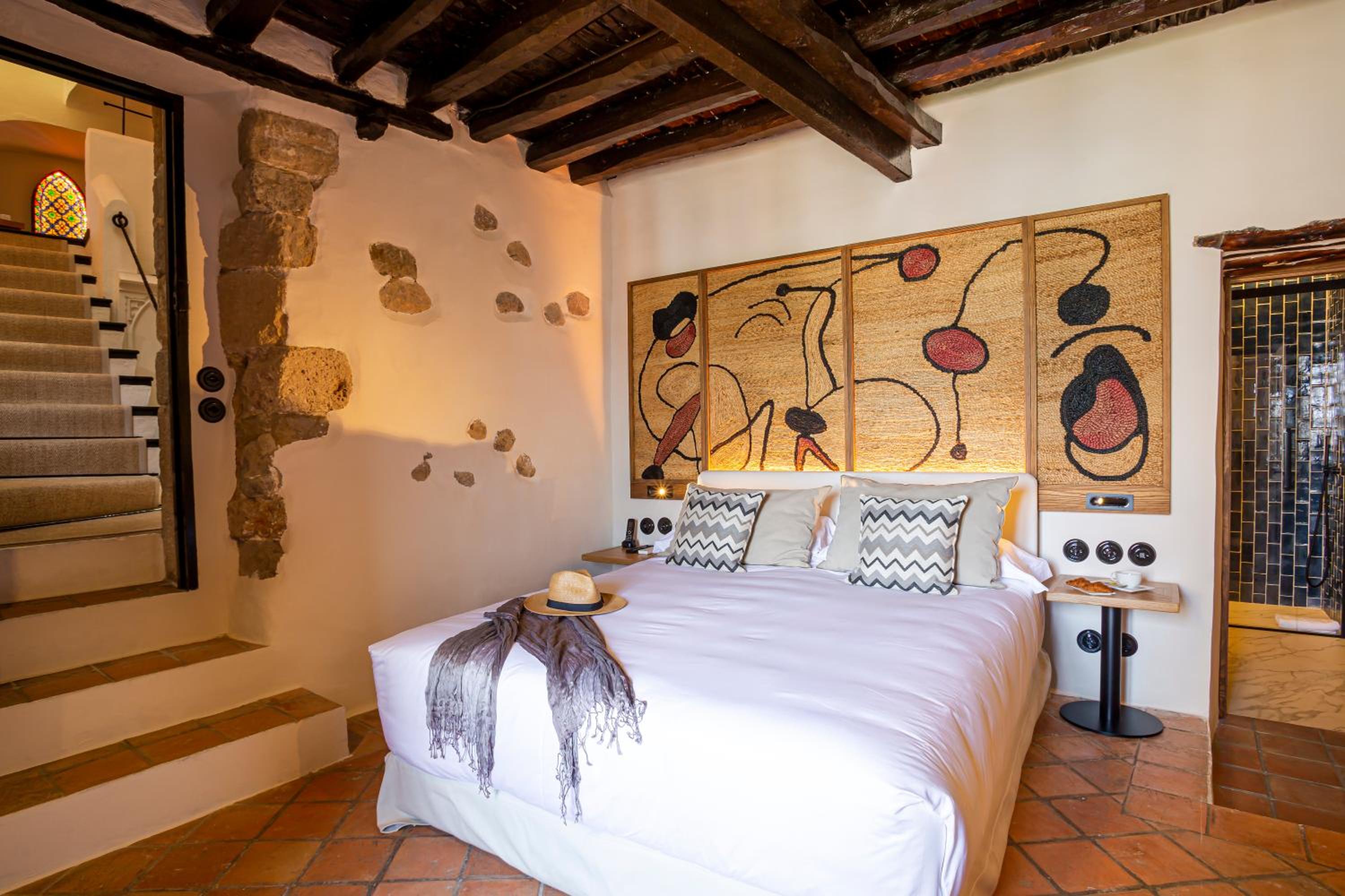 Deluxe Room - Photo 9