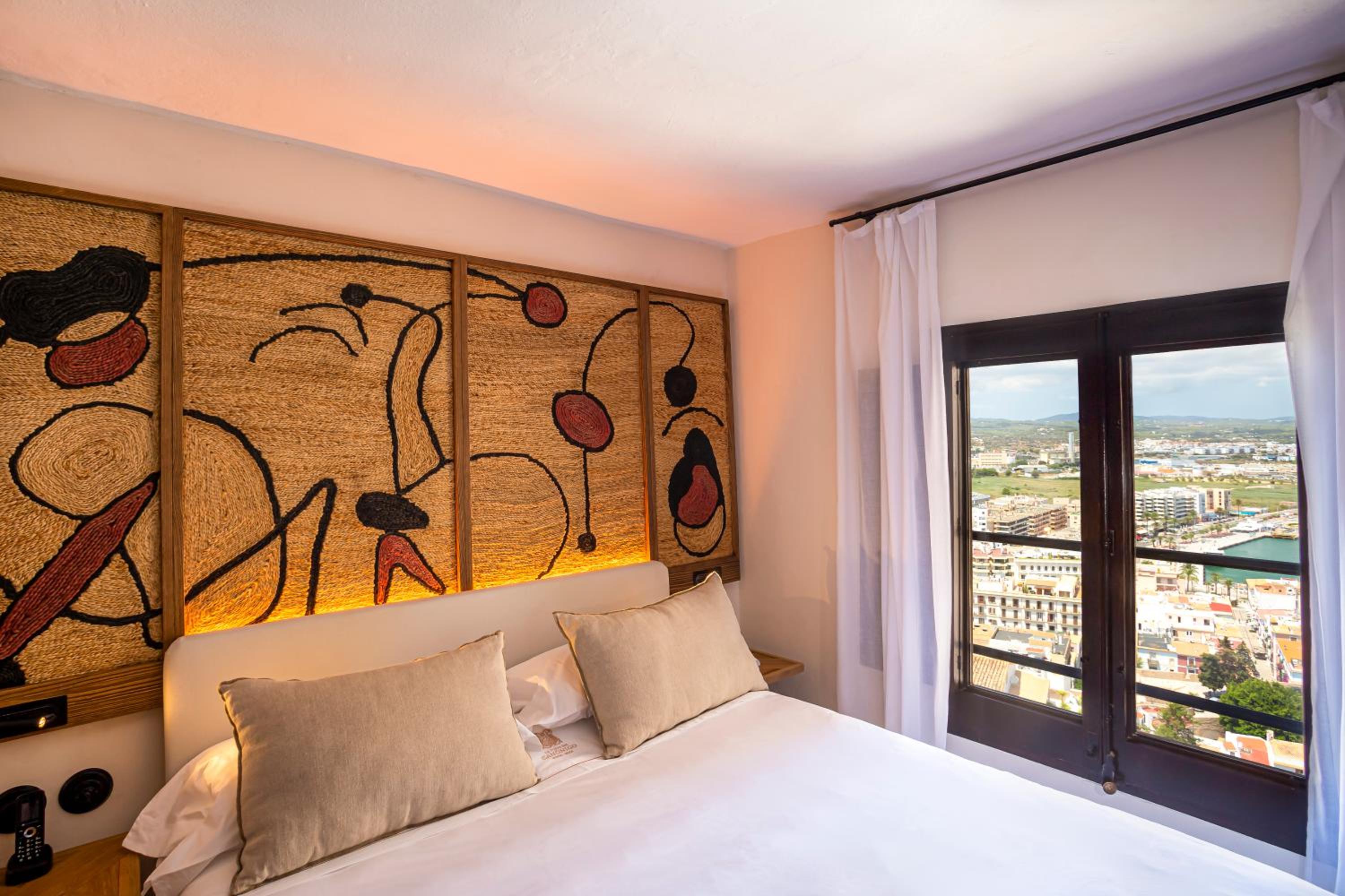 Deluxe Room - Photo 7
