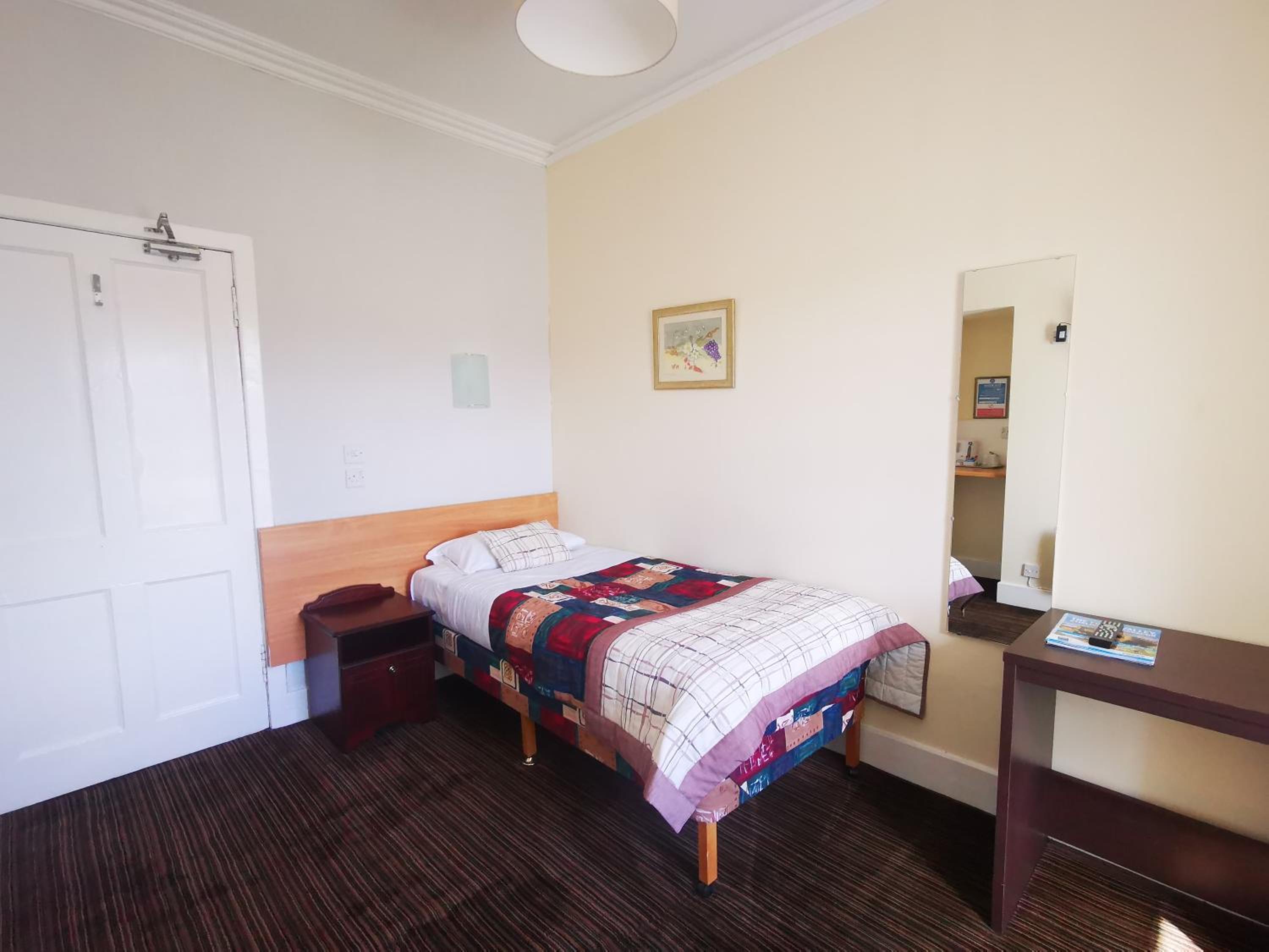 Single Room photo 2