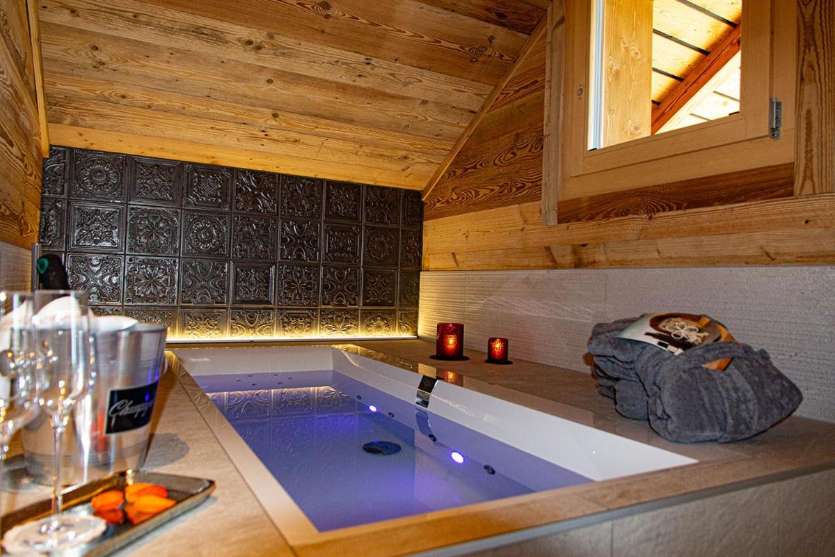Double Room with Spa Bath photo 2