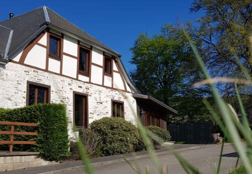 Five-Bedroom House photo 2