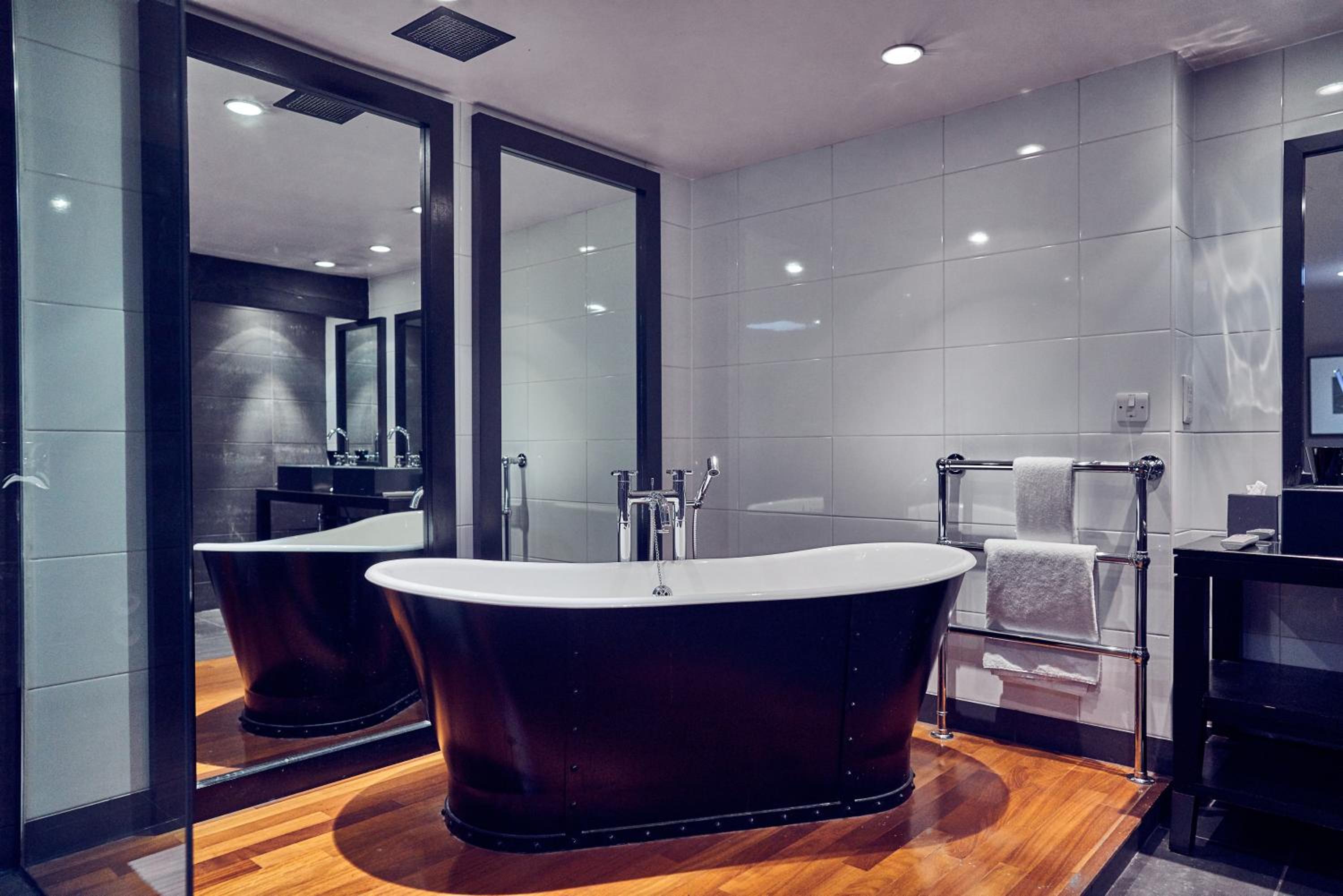 Superior King Suite - Photo 5