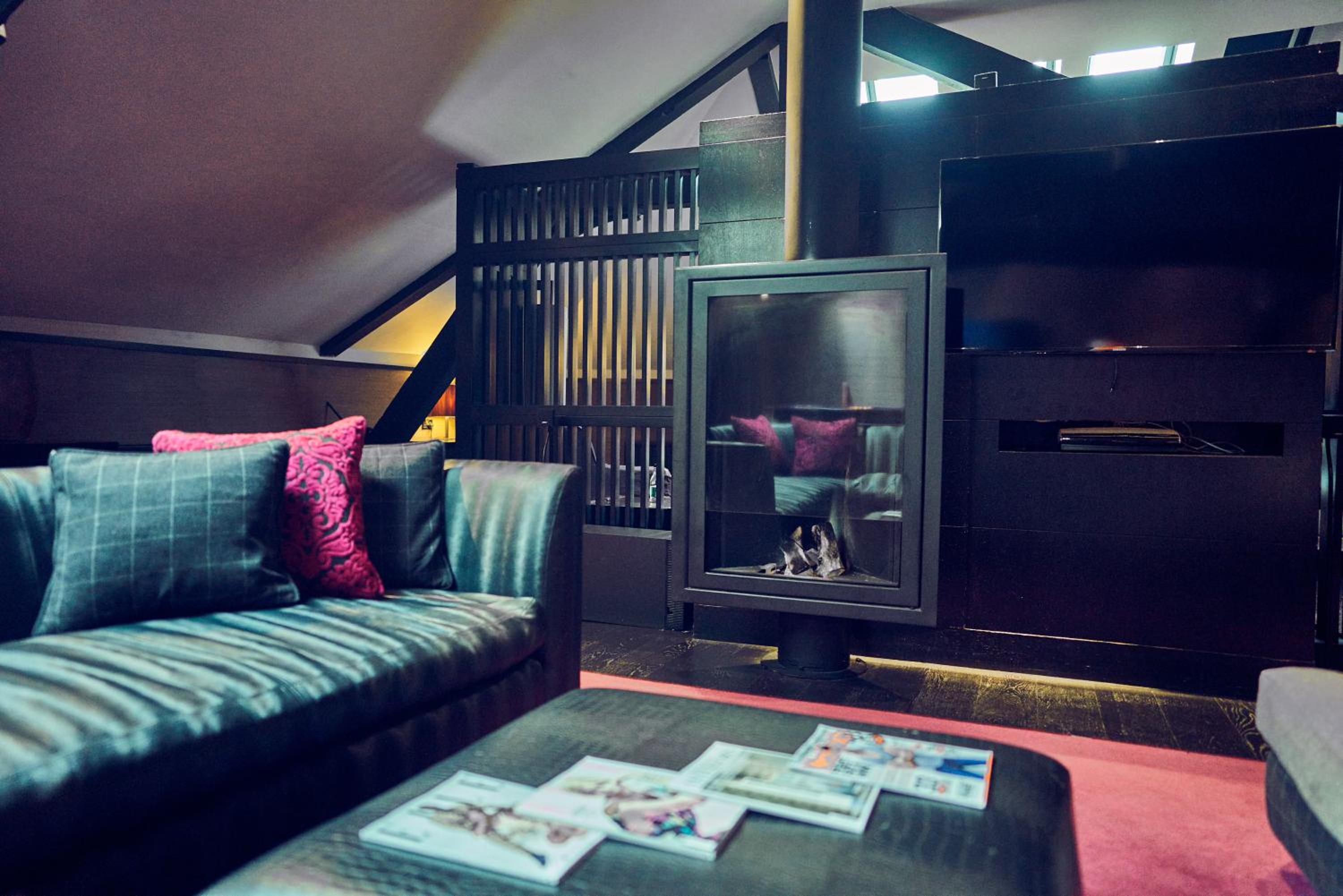Superior King Suite - Photo 6