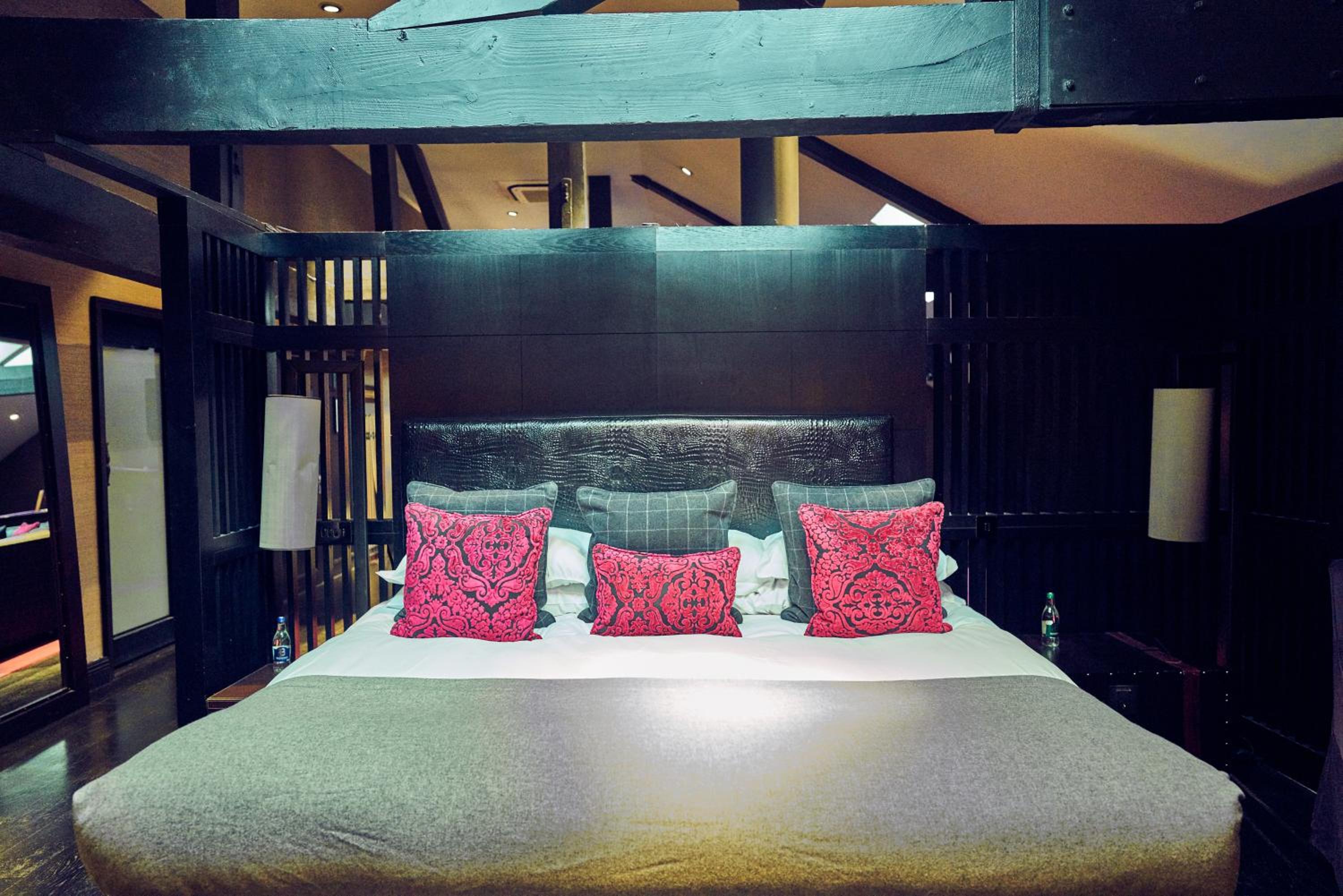 Superior King Suite - Photo 7