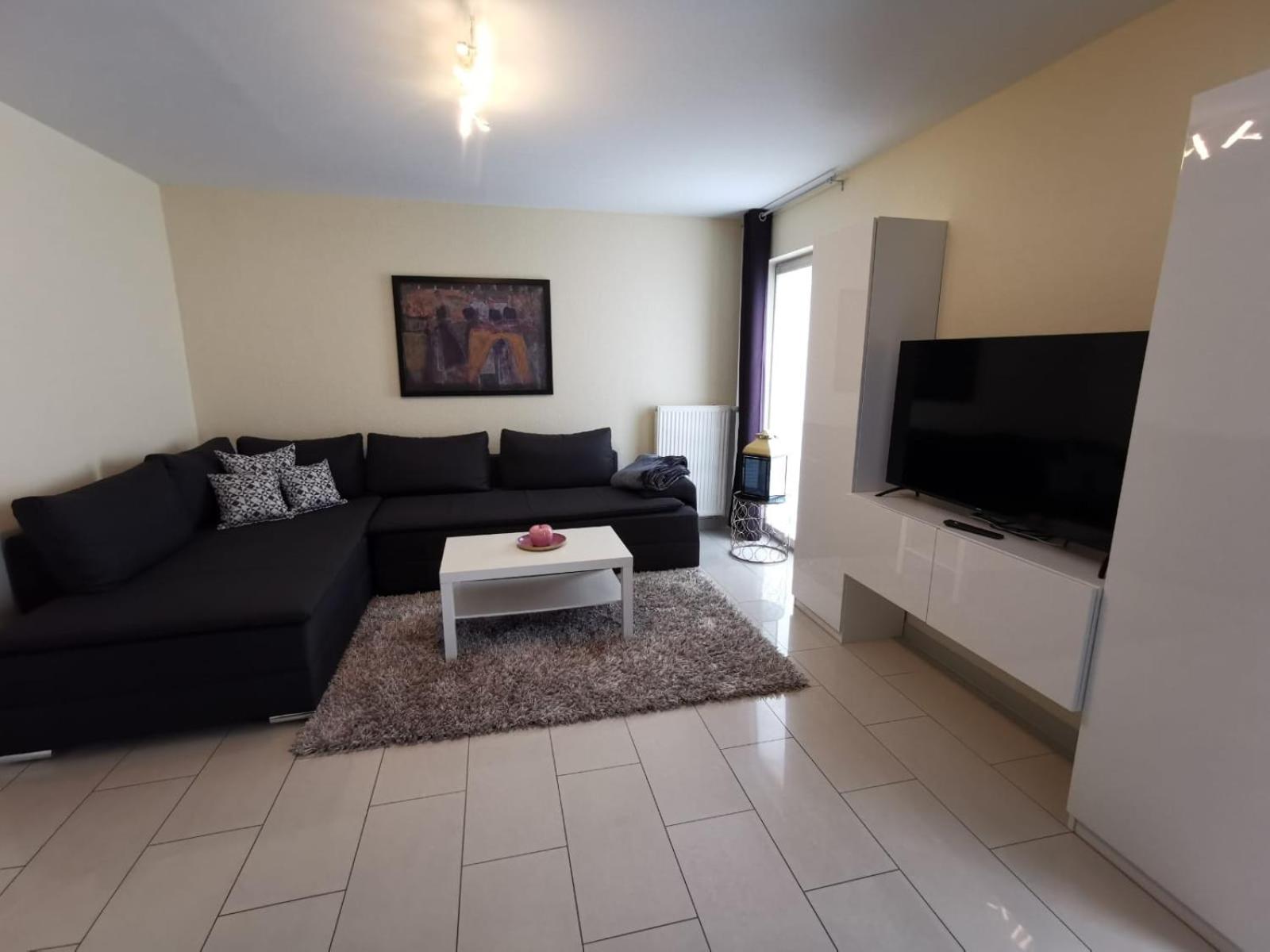 One-Bedroom Apartment - Photo 1
