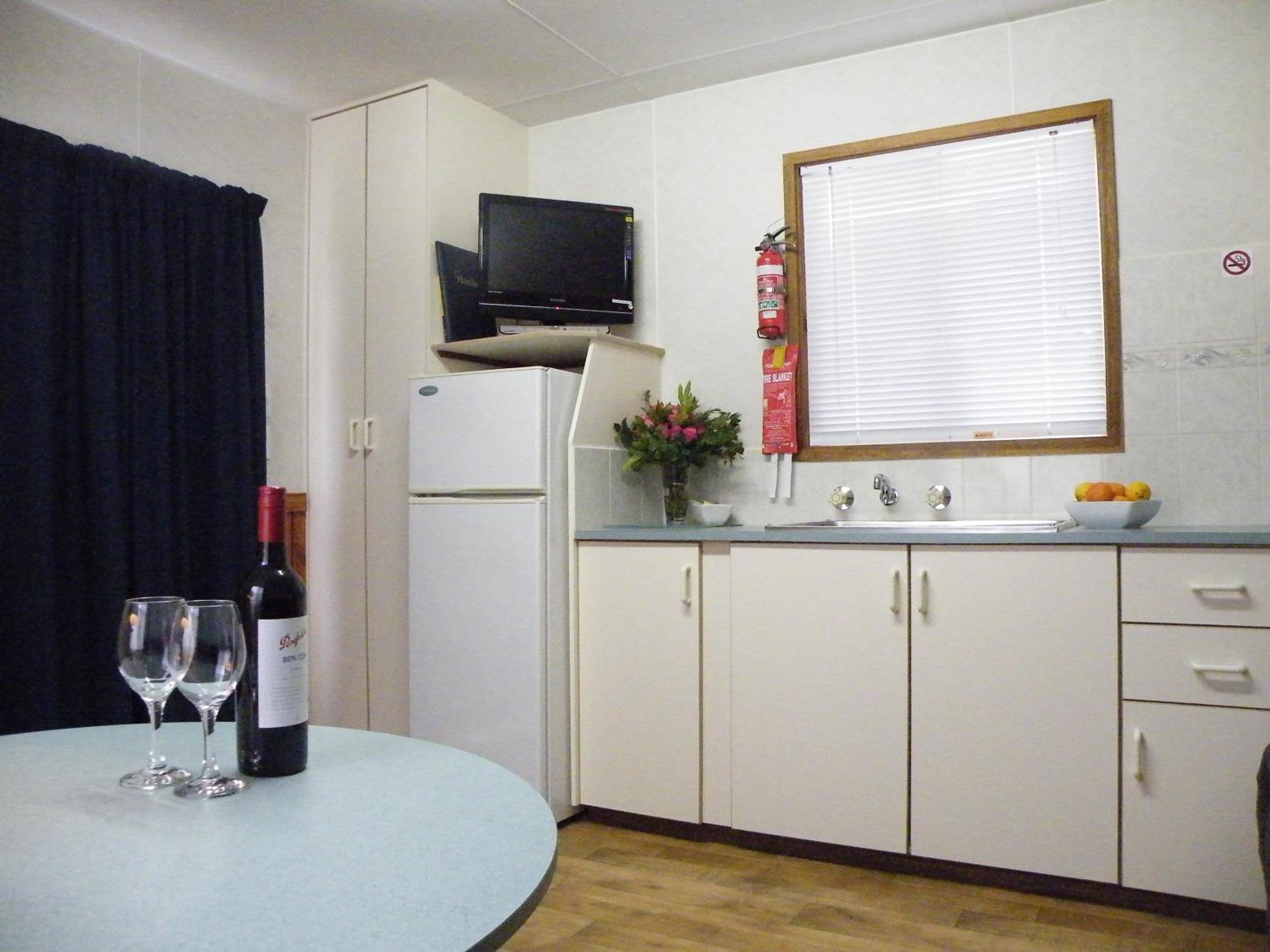 Superior One-Bedroom Cabin photo 3