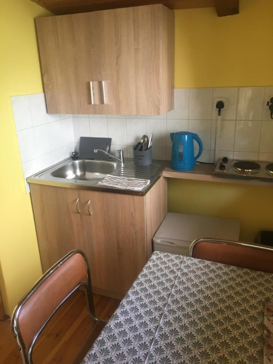 One-Bedroom Apartment - Photo 2
