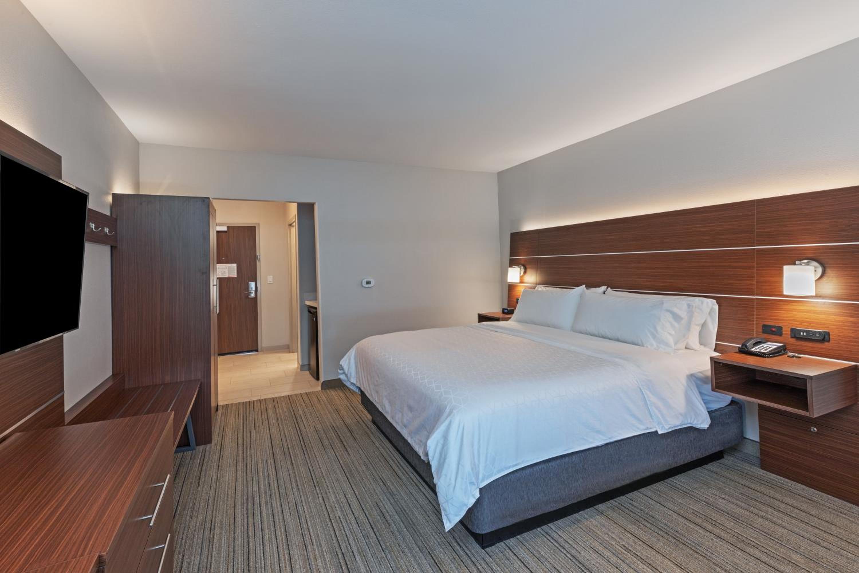Standard King Room - Photo 1