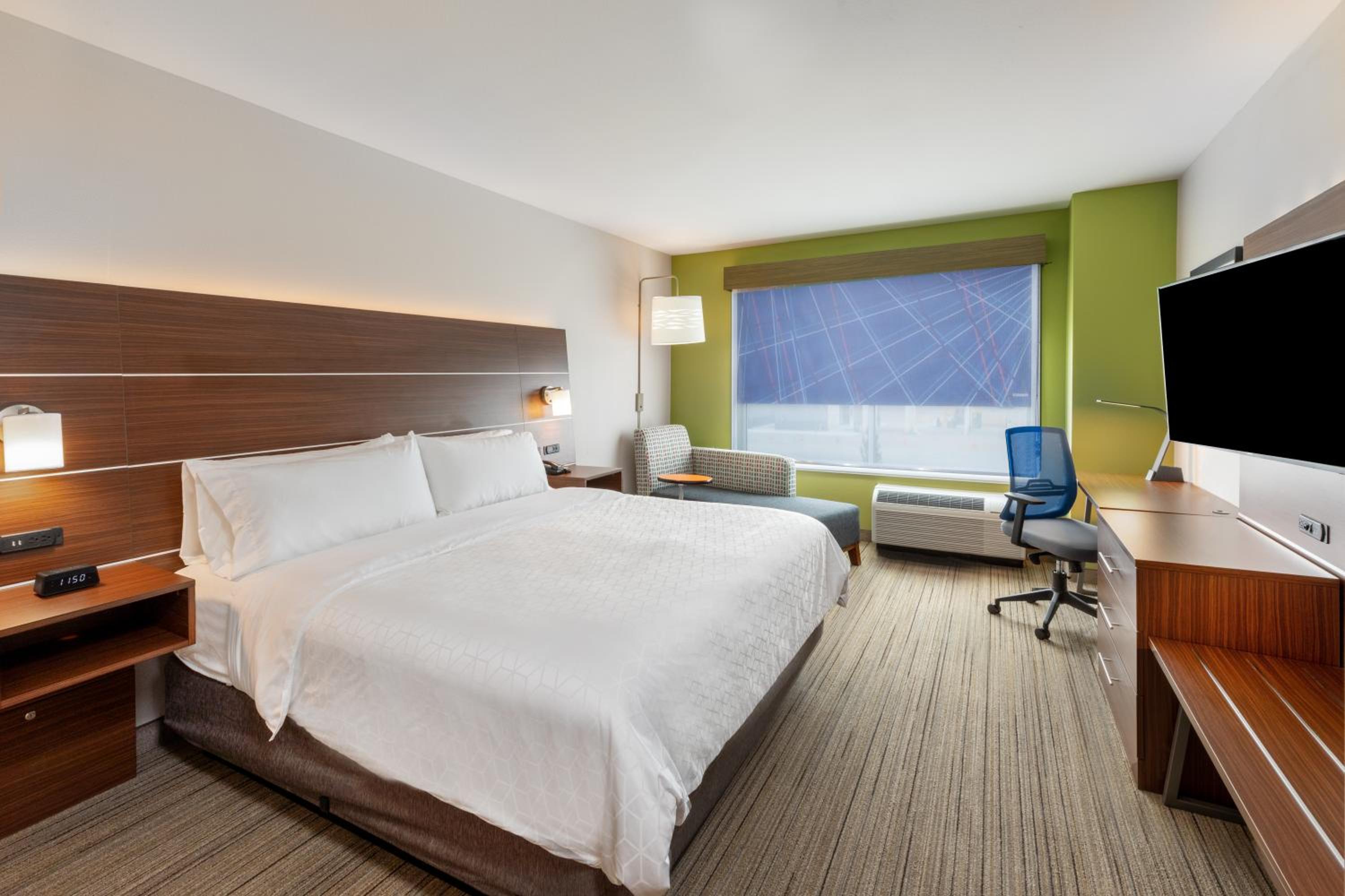 Standard King Room - Photo 4