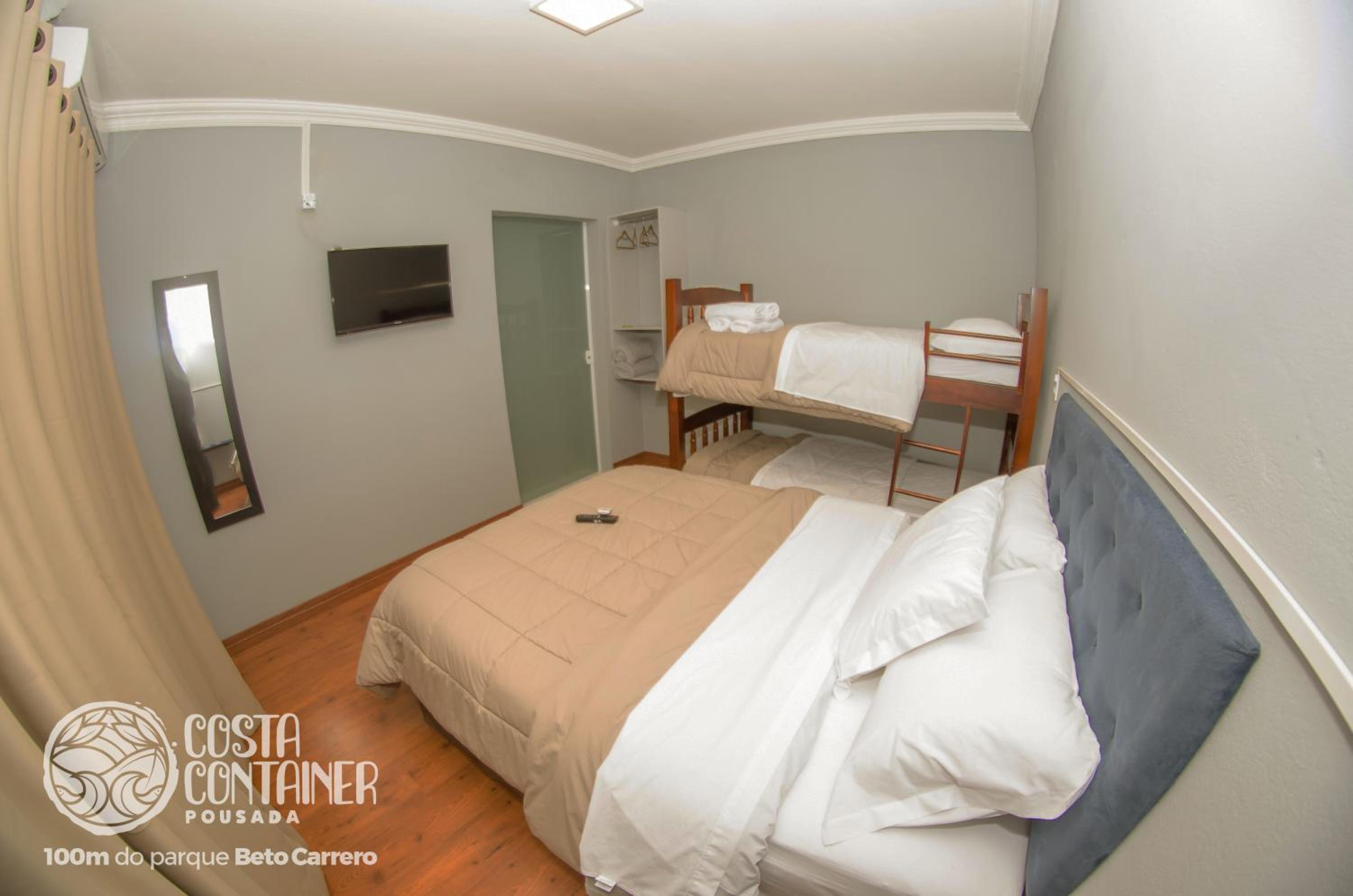 Quadruple Room - Disability Access photo 3