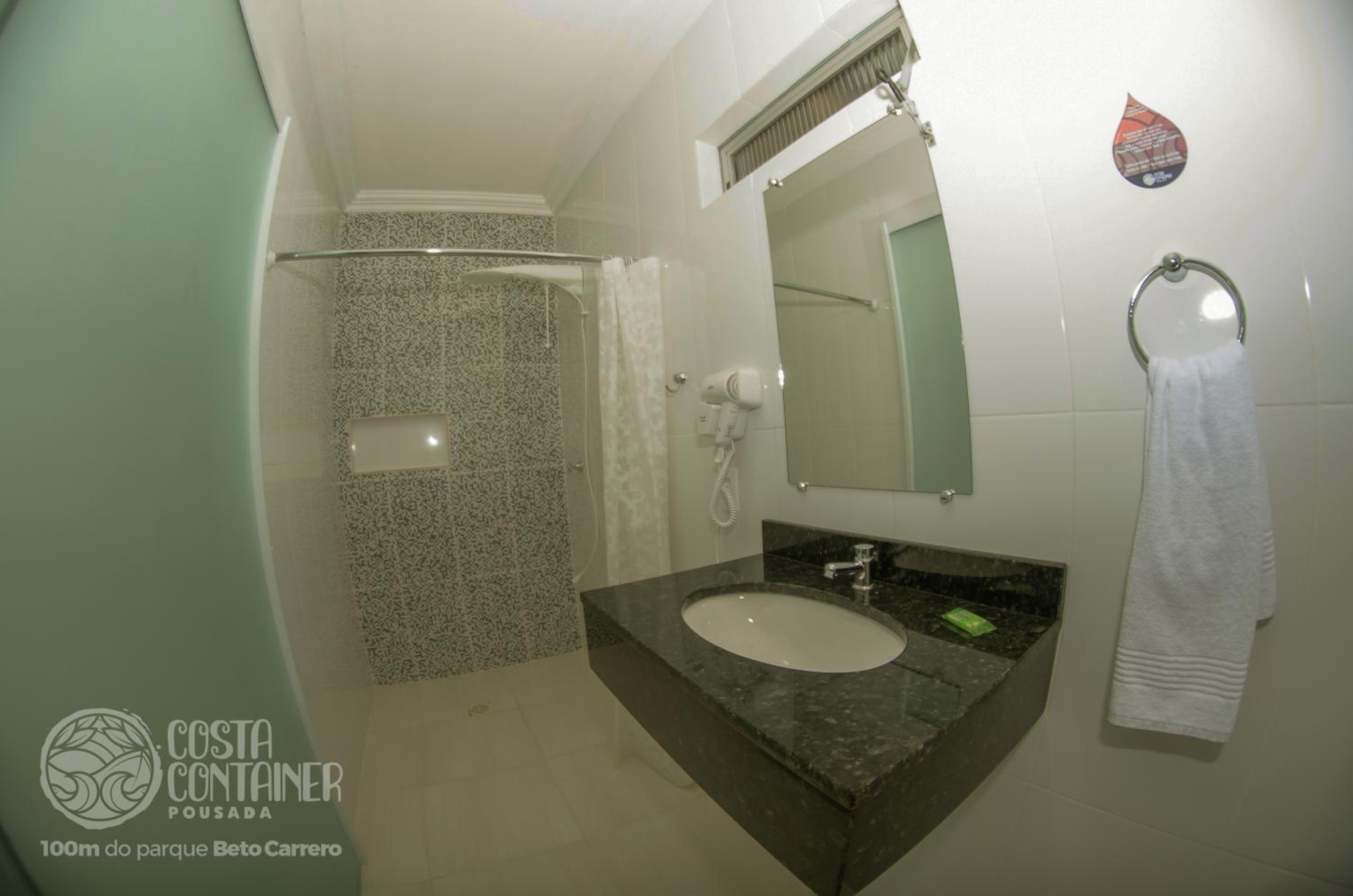 Quadruple Room - Disability Access photo 2