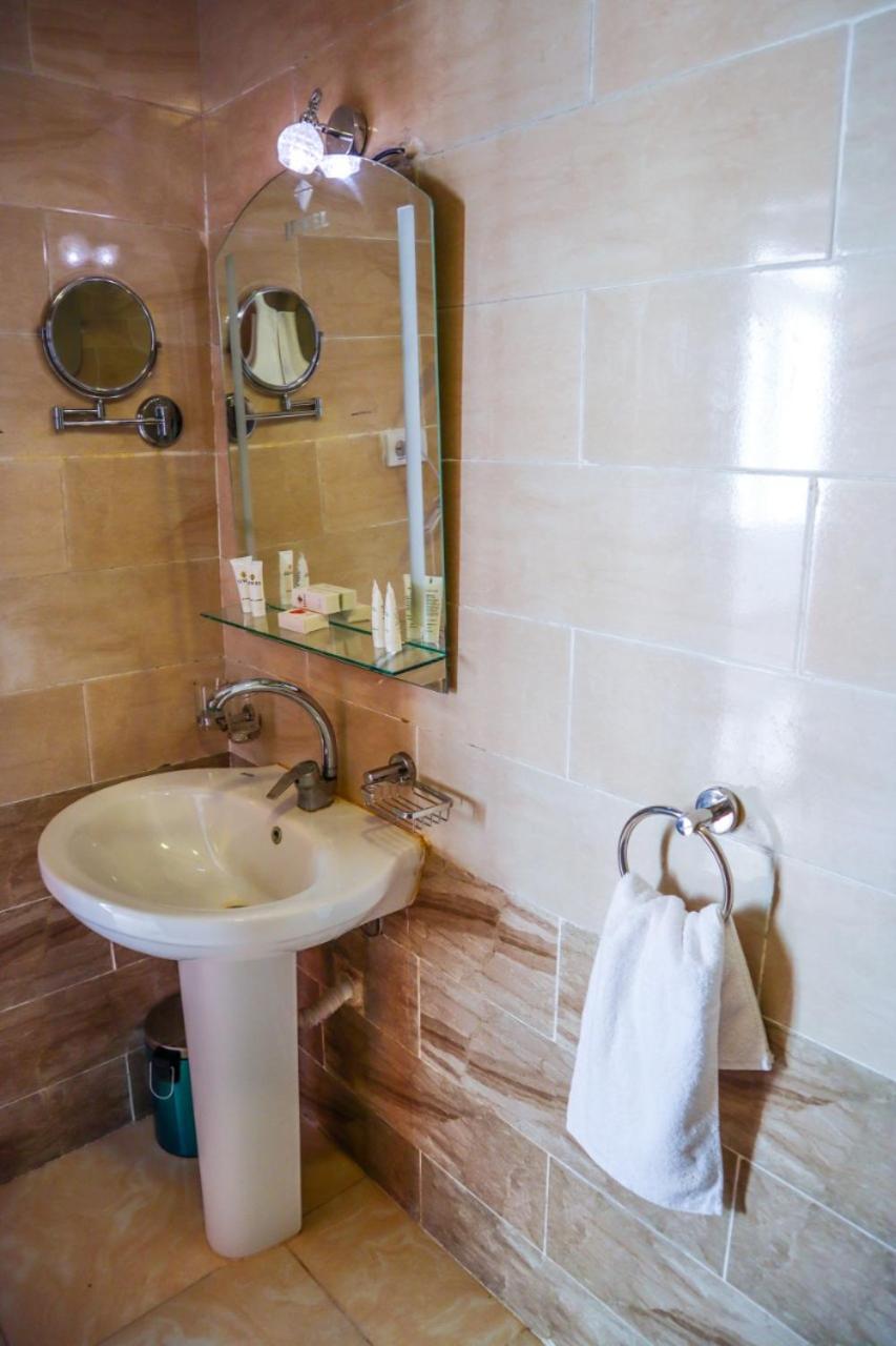 Double or Twin Room - Photo 19