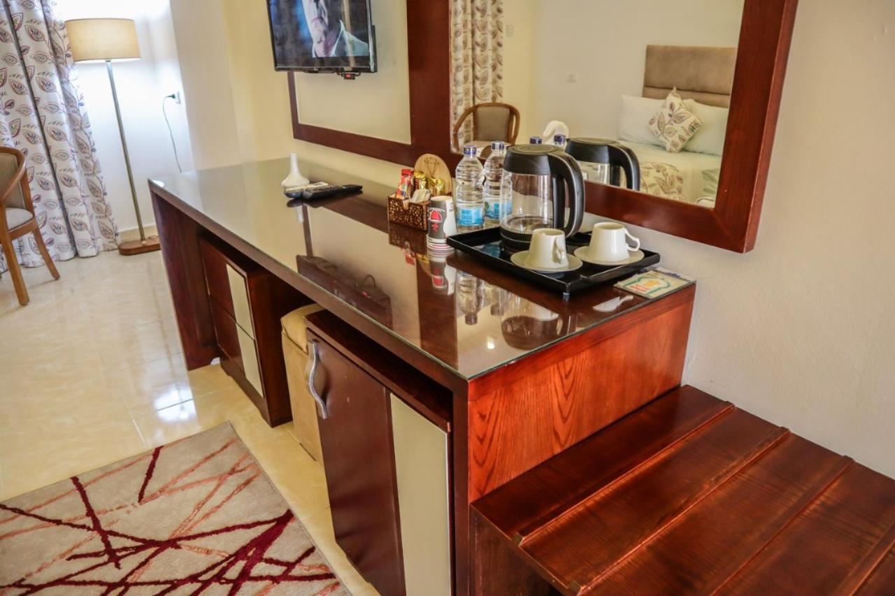 Double or Twin Room - Photo 13