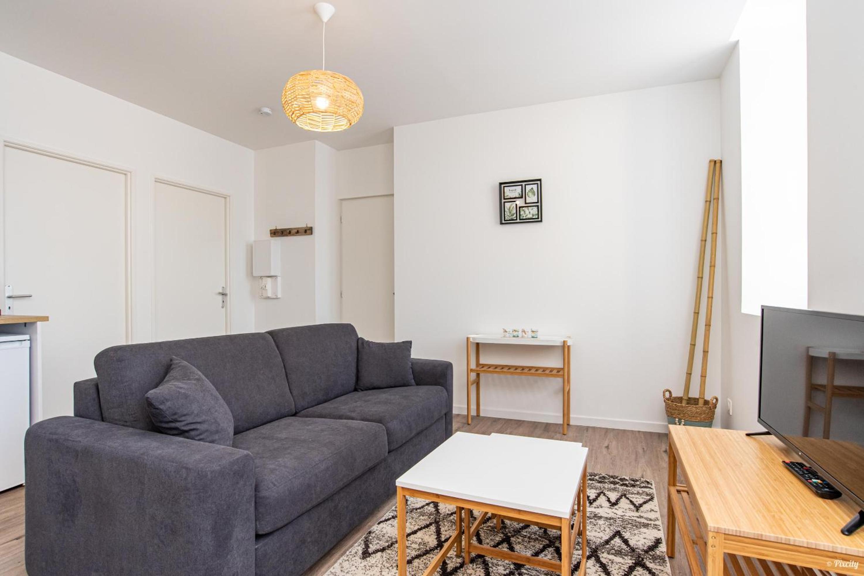 One-Bedroom Apartment - Photo 8