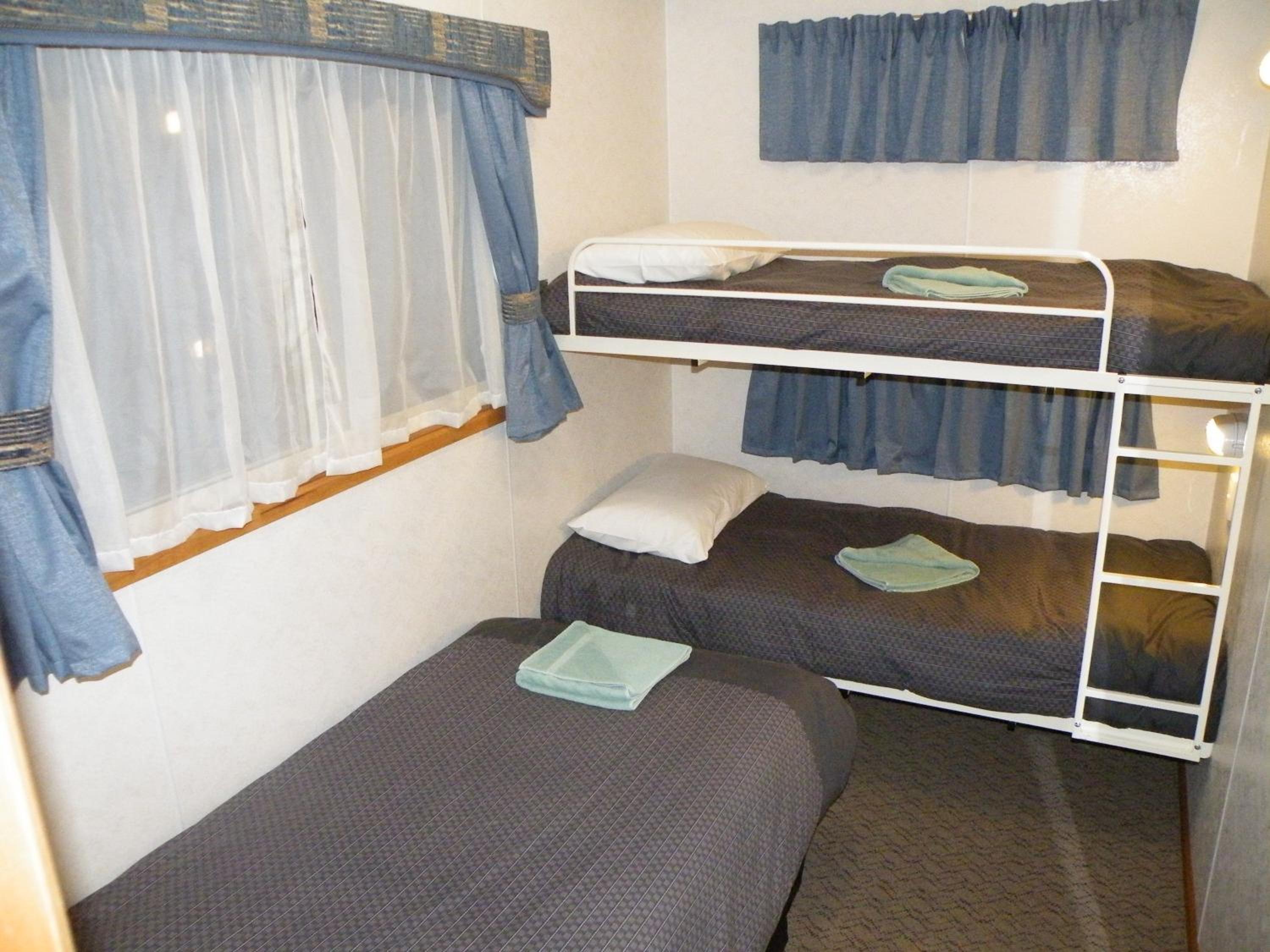 Superior Two-bedroom Cabin - A photo 2