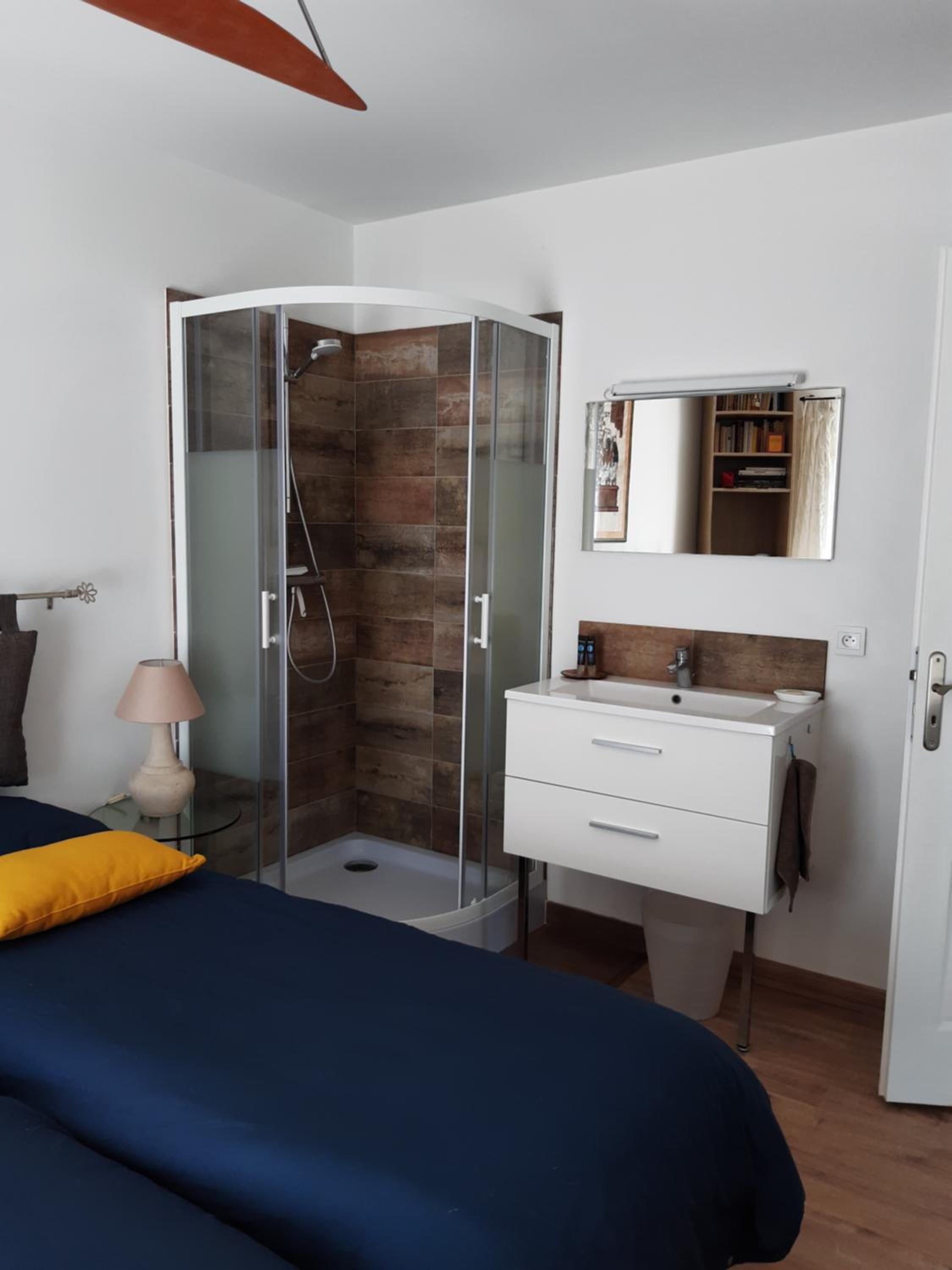 Standard Twin Room - Photo 17