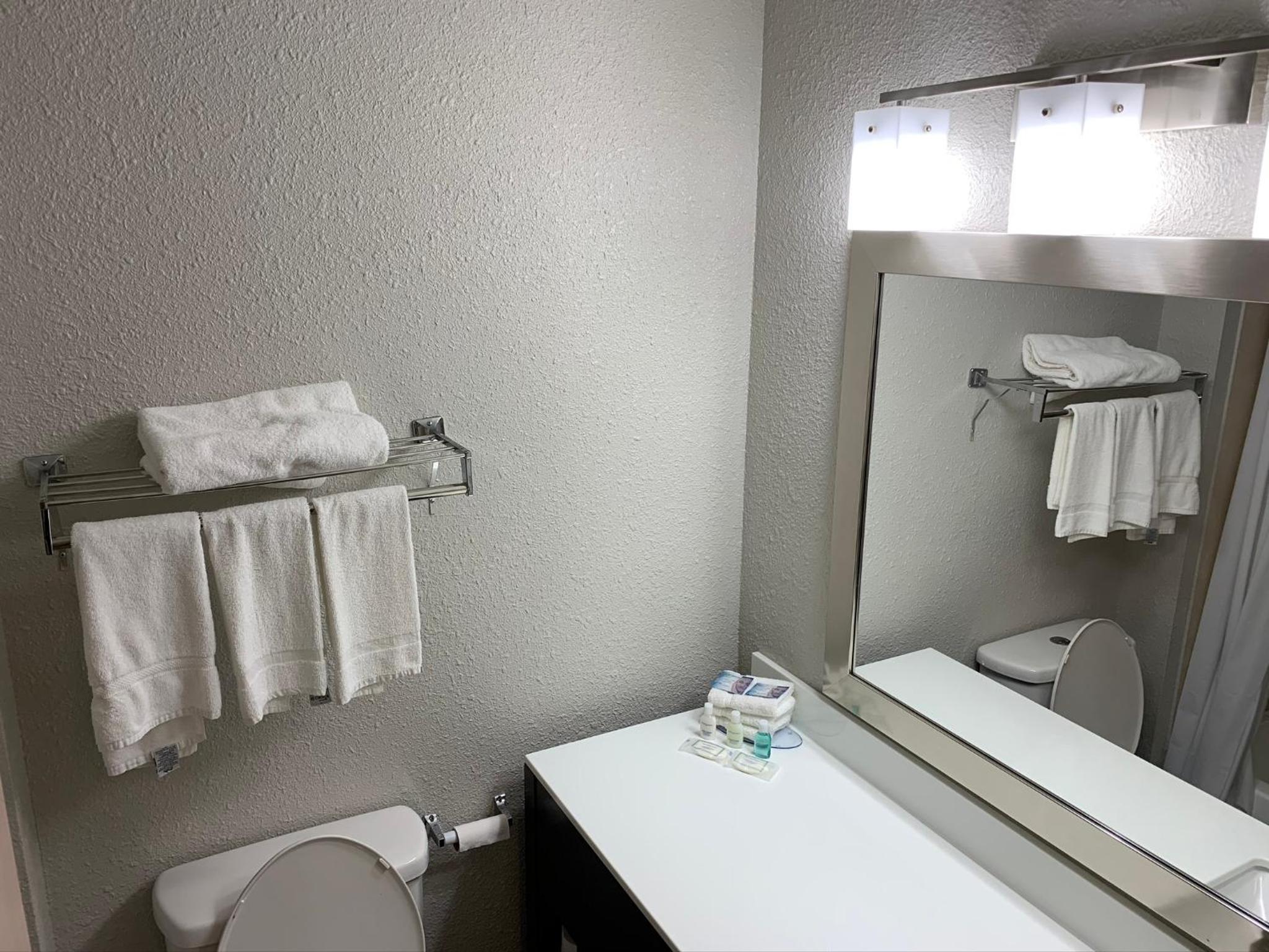King Room - Non-Smoking - Photo 13