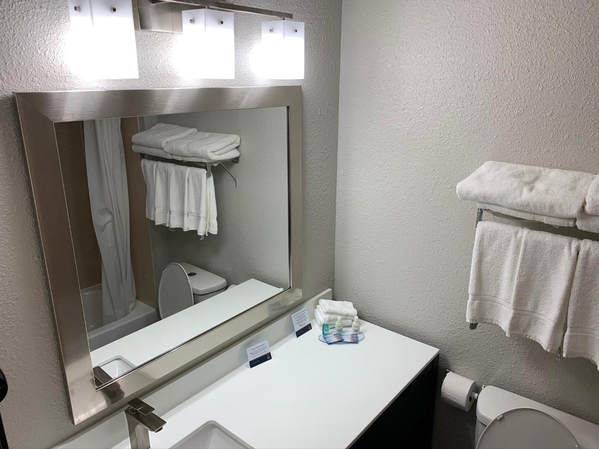 King Room - Non-Smoking - Photo 10