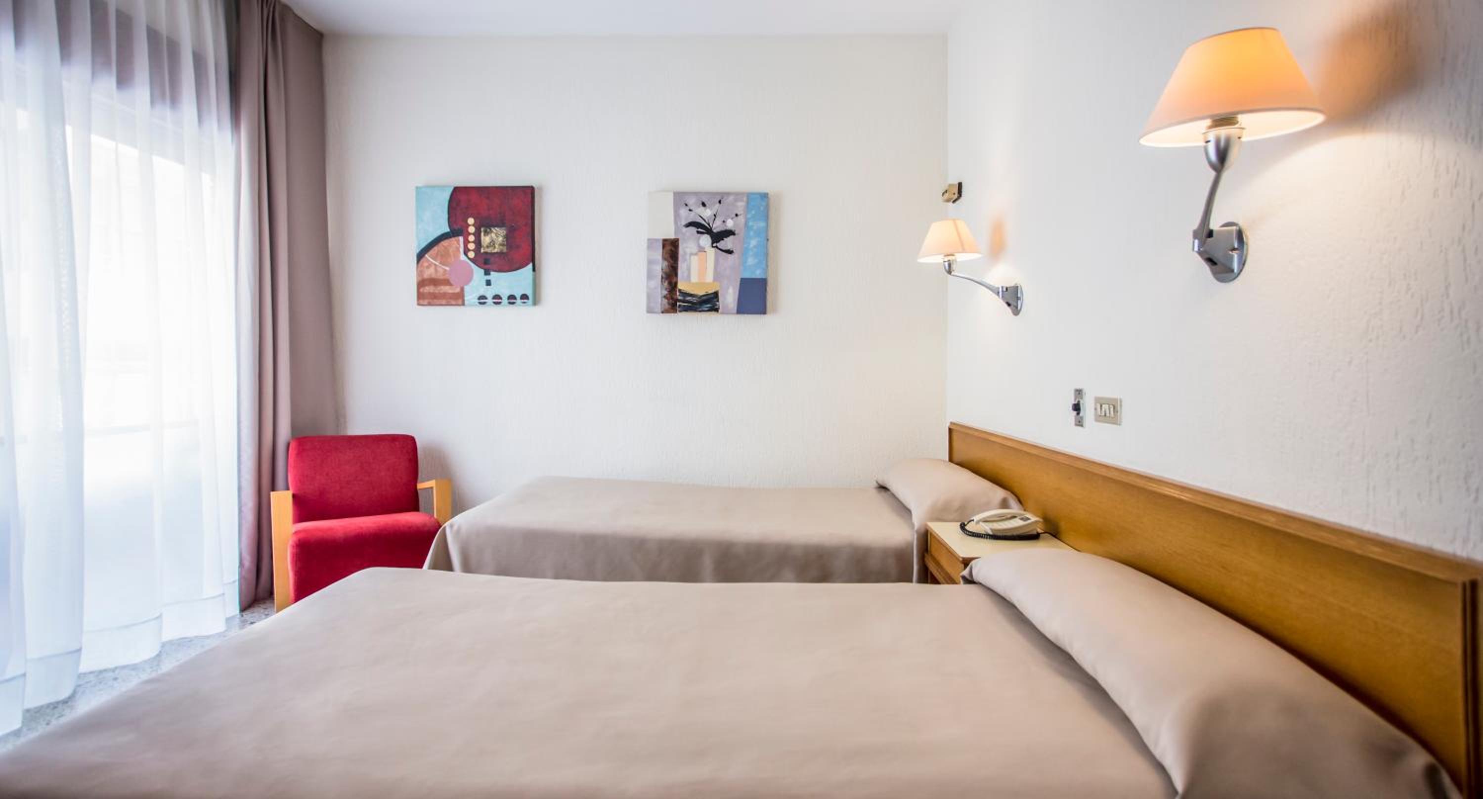 Twin Room - Photo 6