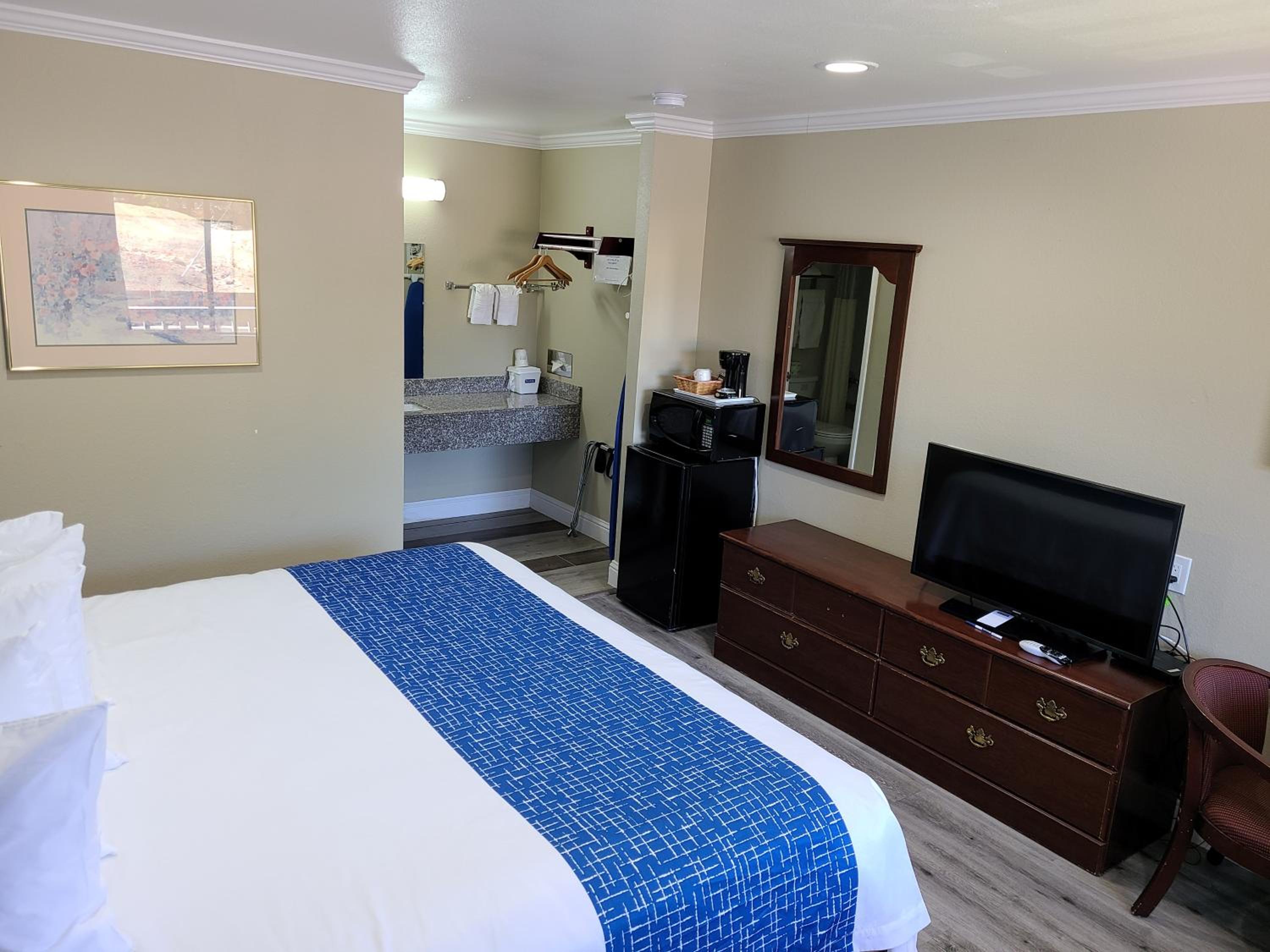 Queen Room - Disability Access/Non-Smoking - Photo 1