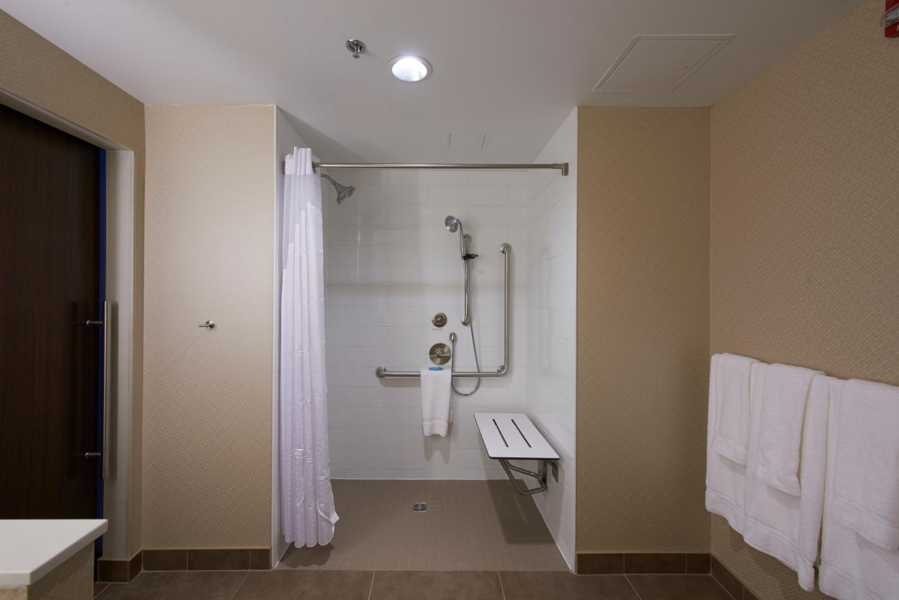 King Room - Hearing Accessible - Roll-in Shower