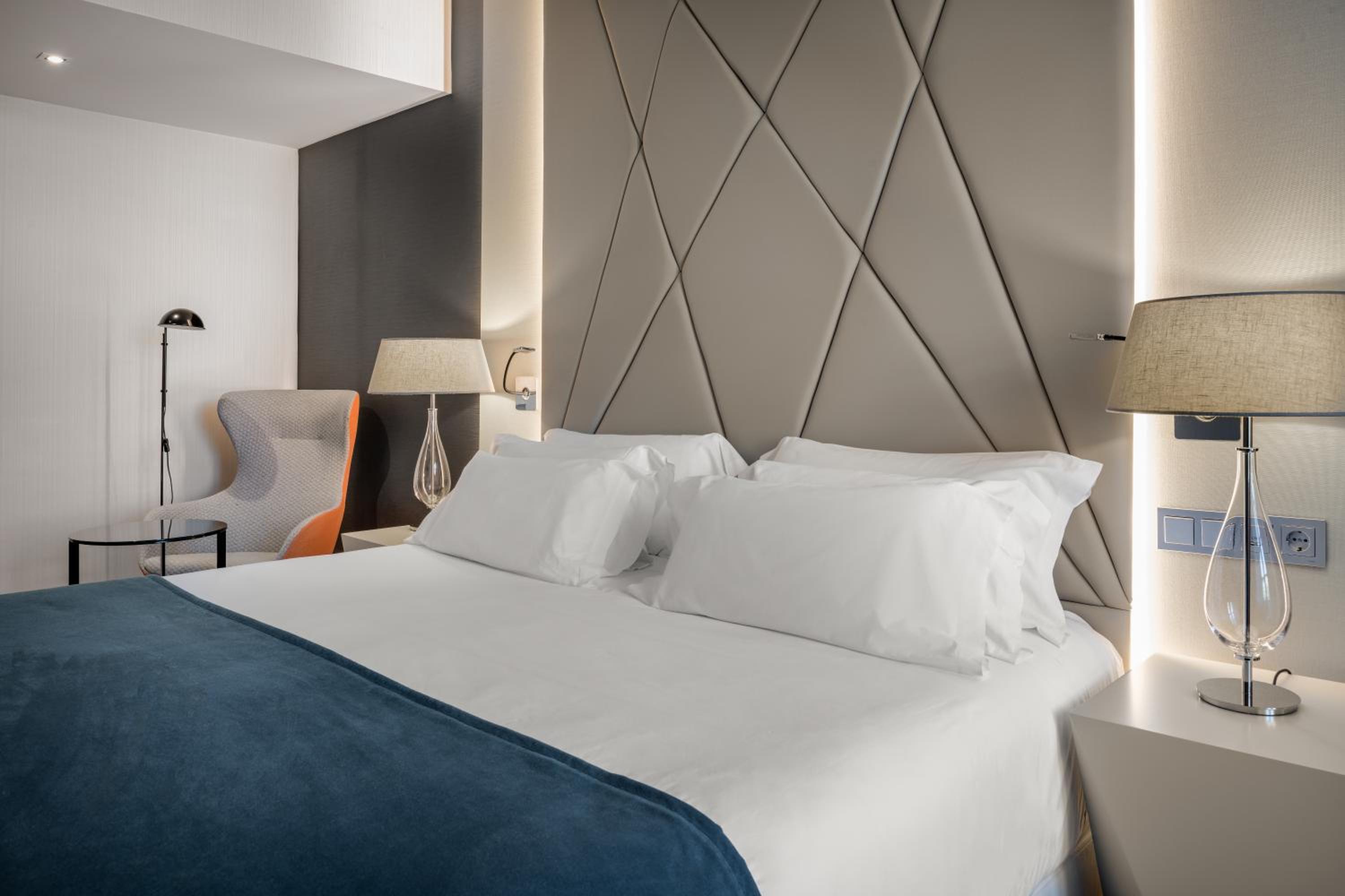 Superior Room with View - Photo 3