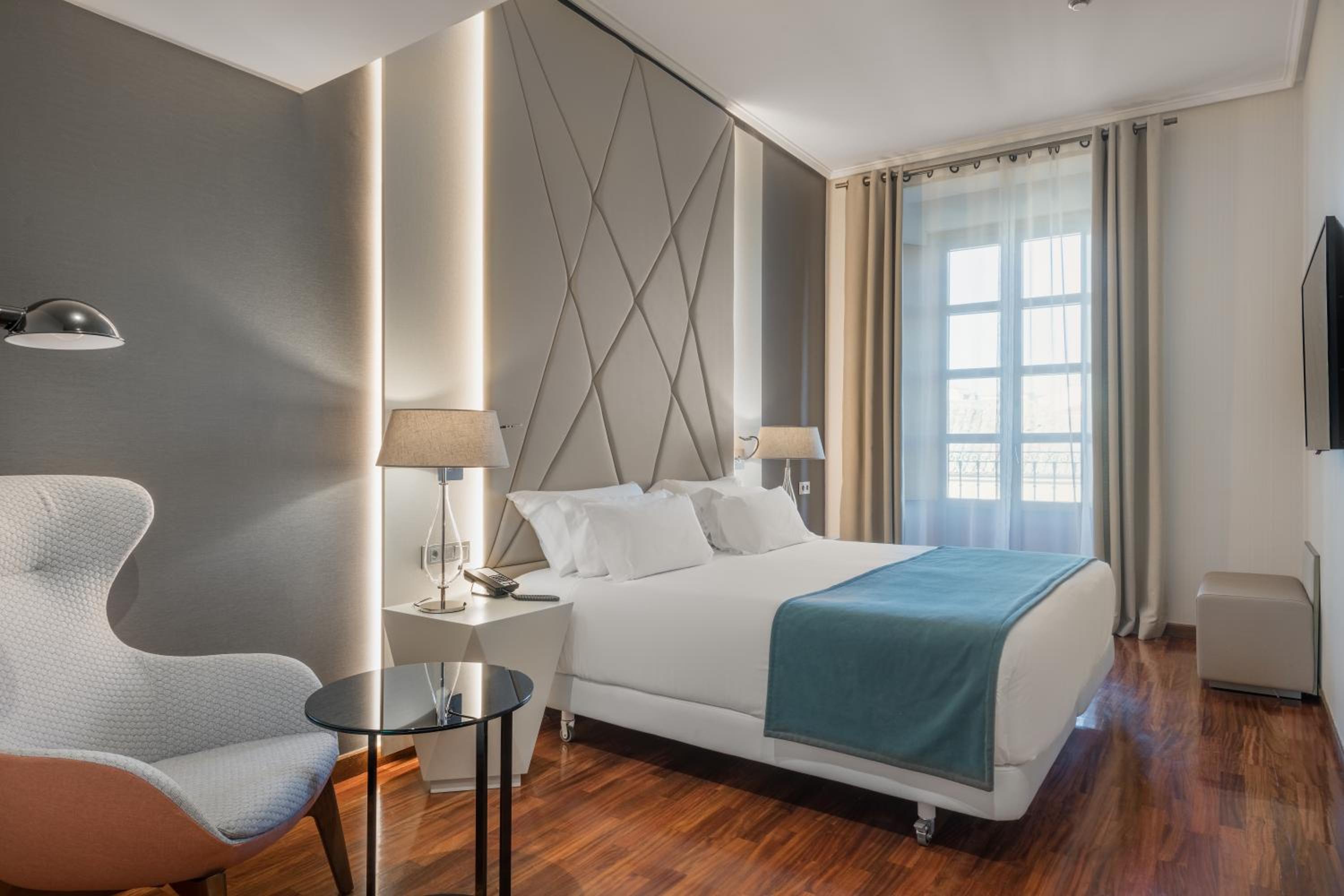 Superior Room with View - Photo 2