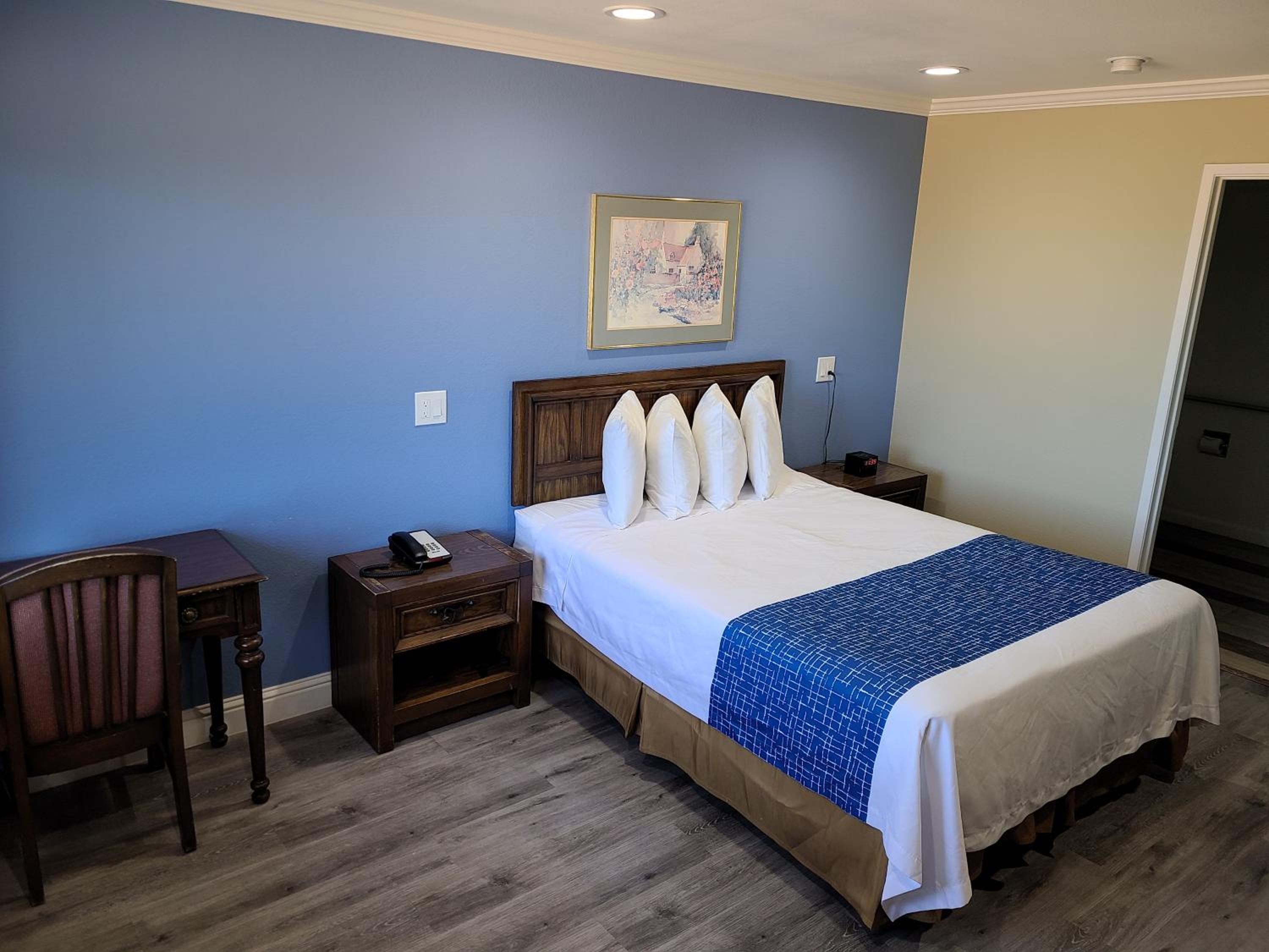 Queen Room - Disability Access/Non-Smoking - Photo 2